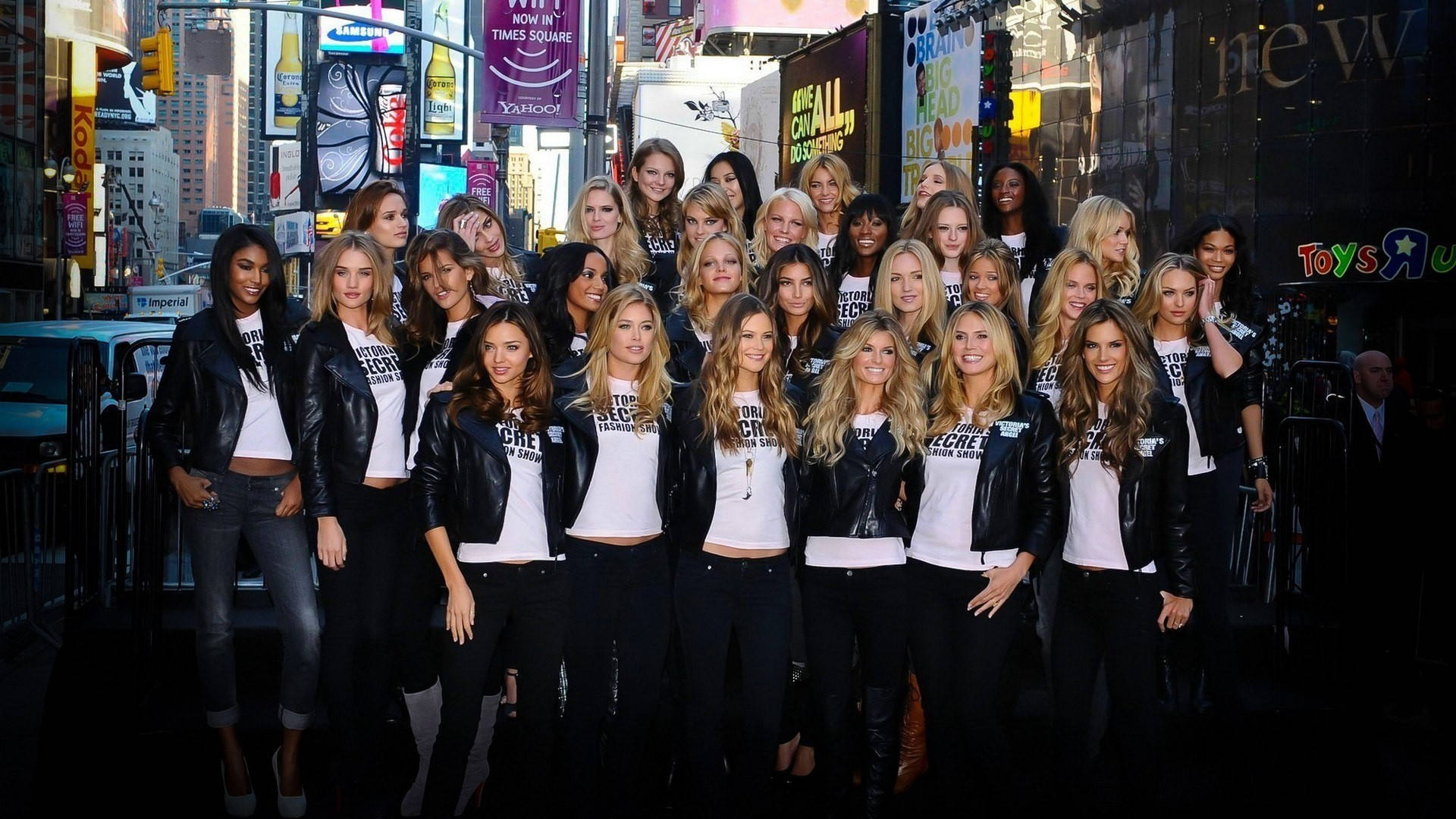 Victoria's Secret Angels At Times Square Background