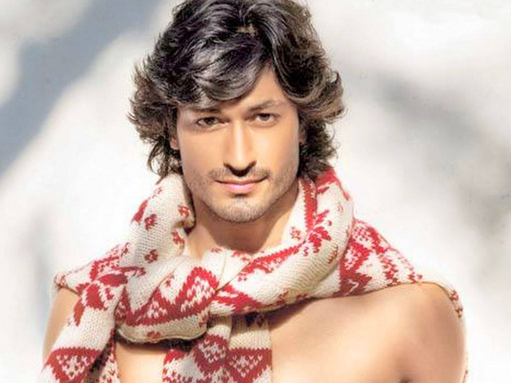 Vidyut Jamwal Flaunts Chic Look In Red Scarf