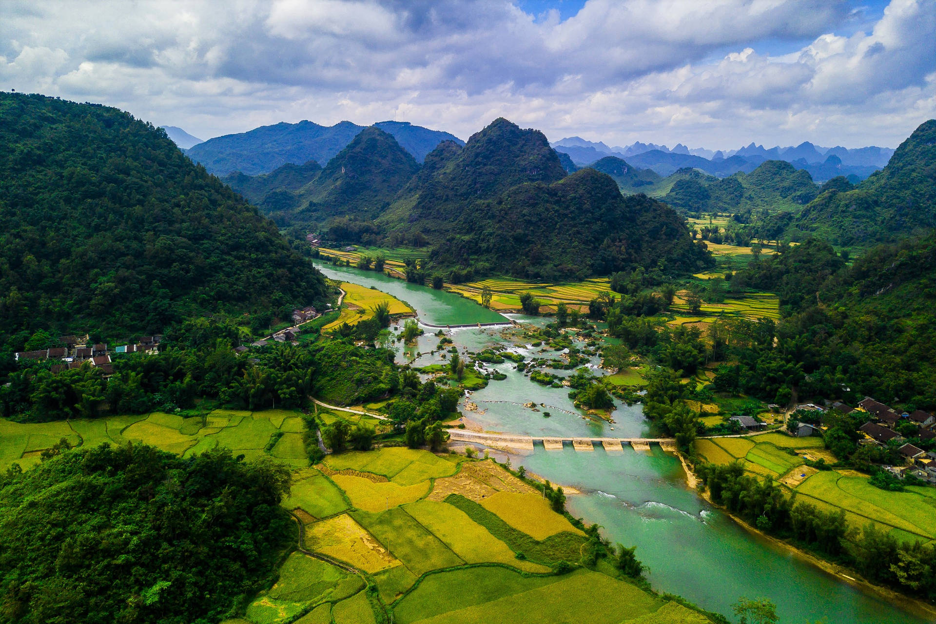 Vietnam Cao Bang Geopark Background