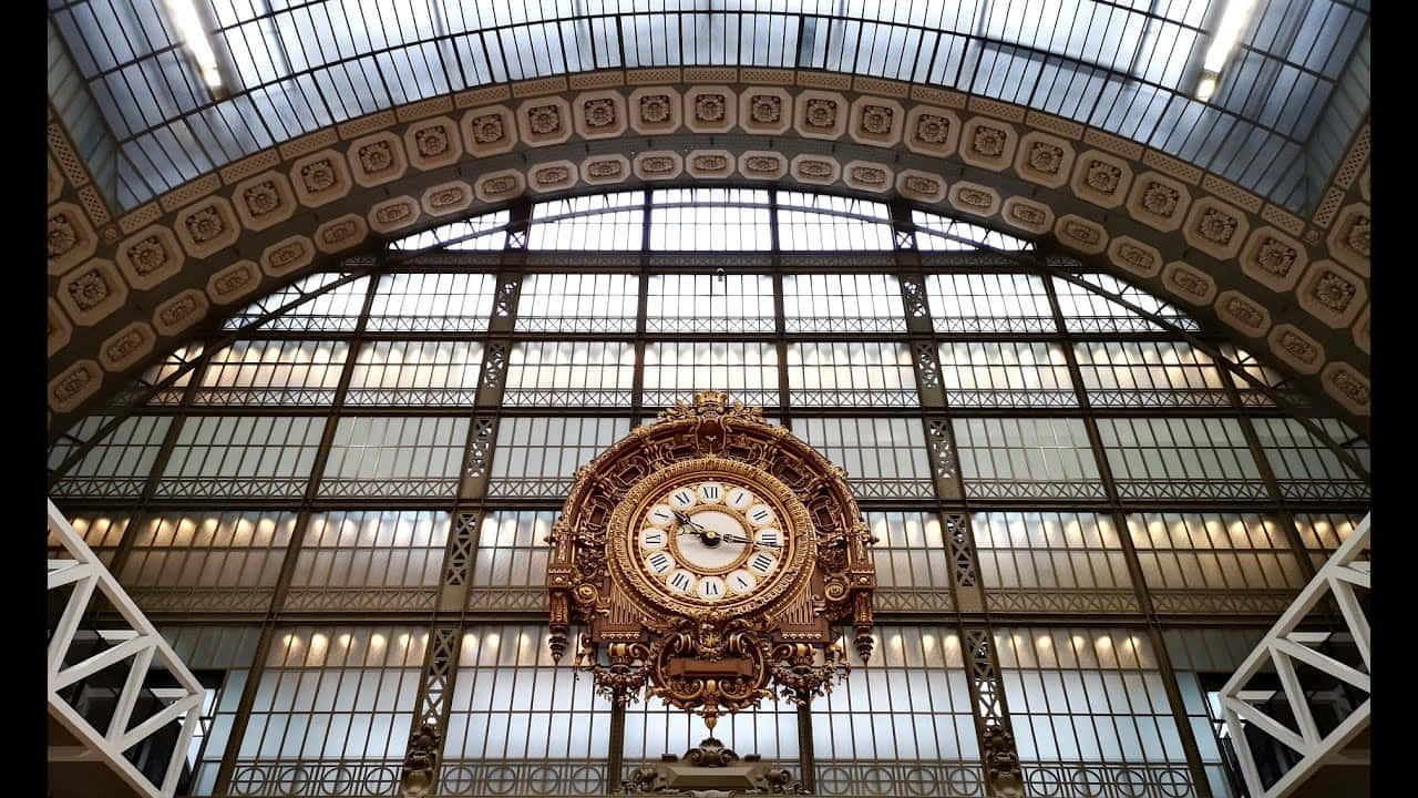 View Of The Famous Clock At Musée Dorsay Background