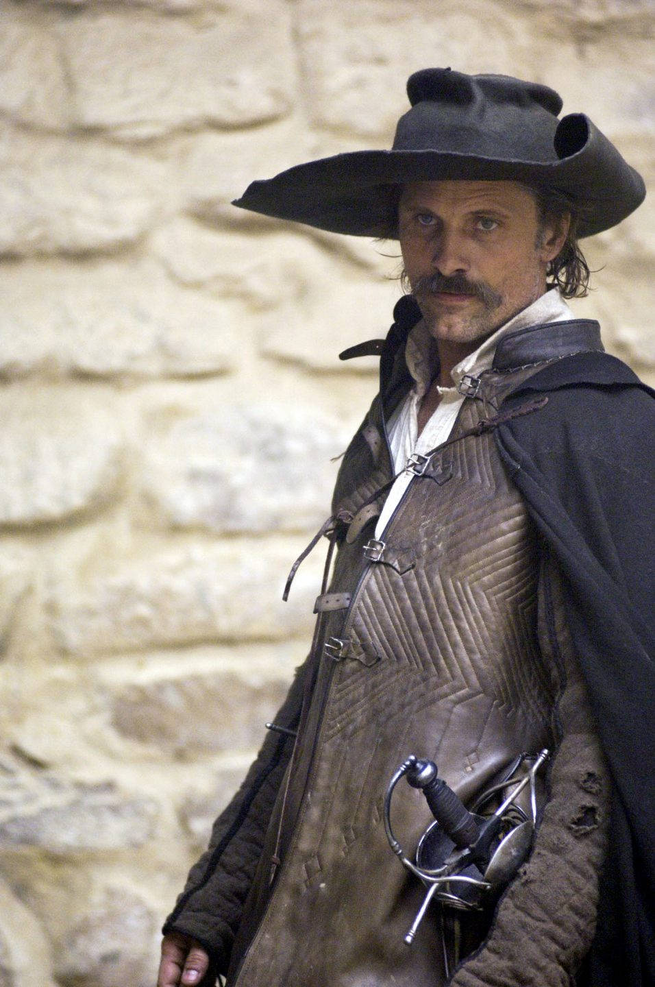 Viggo Mortensen In The Powerful Role Of Alatriste Background