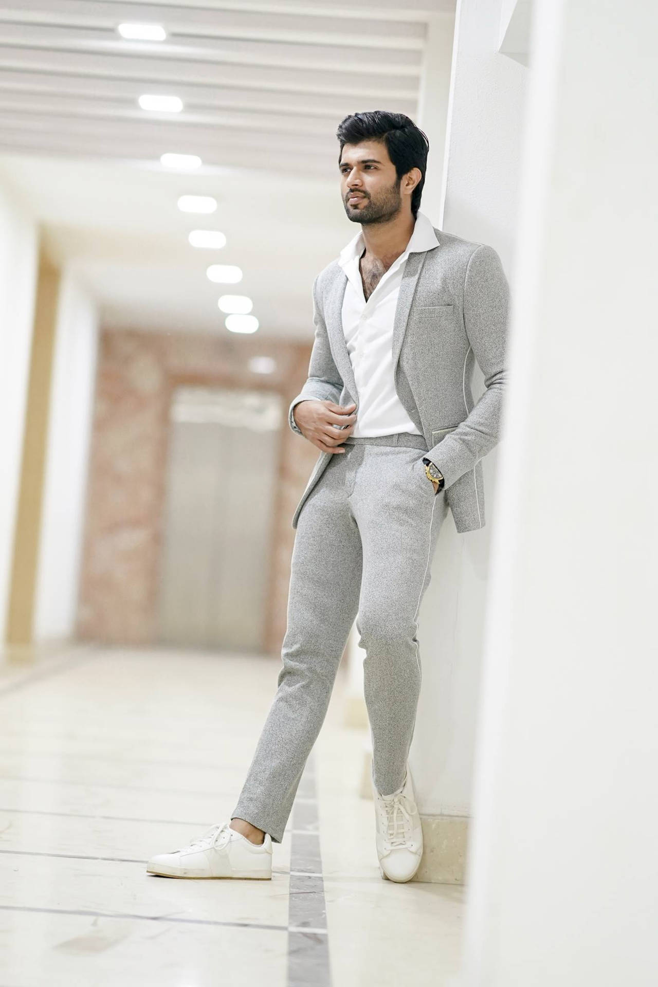 Vijay Deverakonda Gray Suit 4k Background