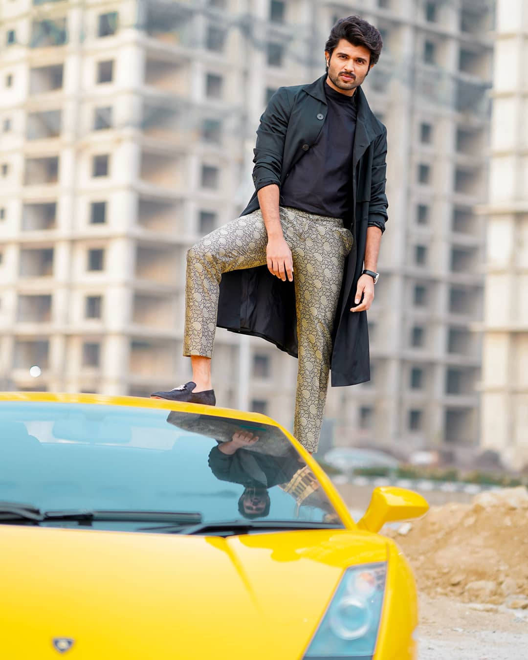 Vijay Deverakonda Modeling On Top Of Car 4k