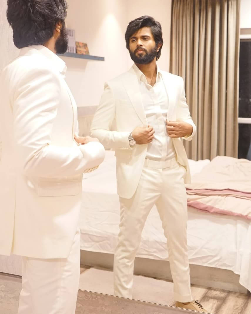Vijay Deverakonda White Suit 4k