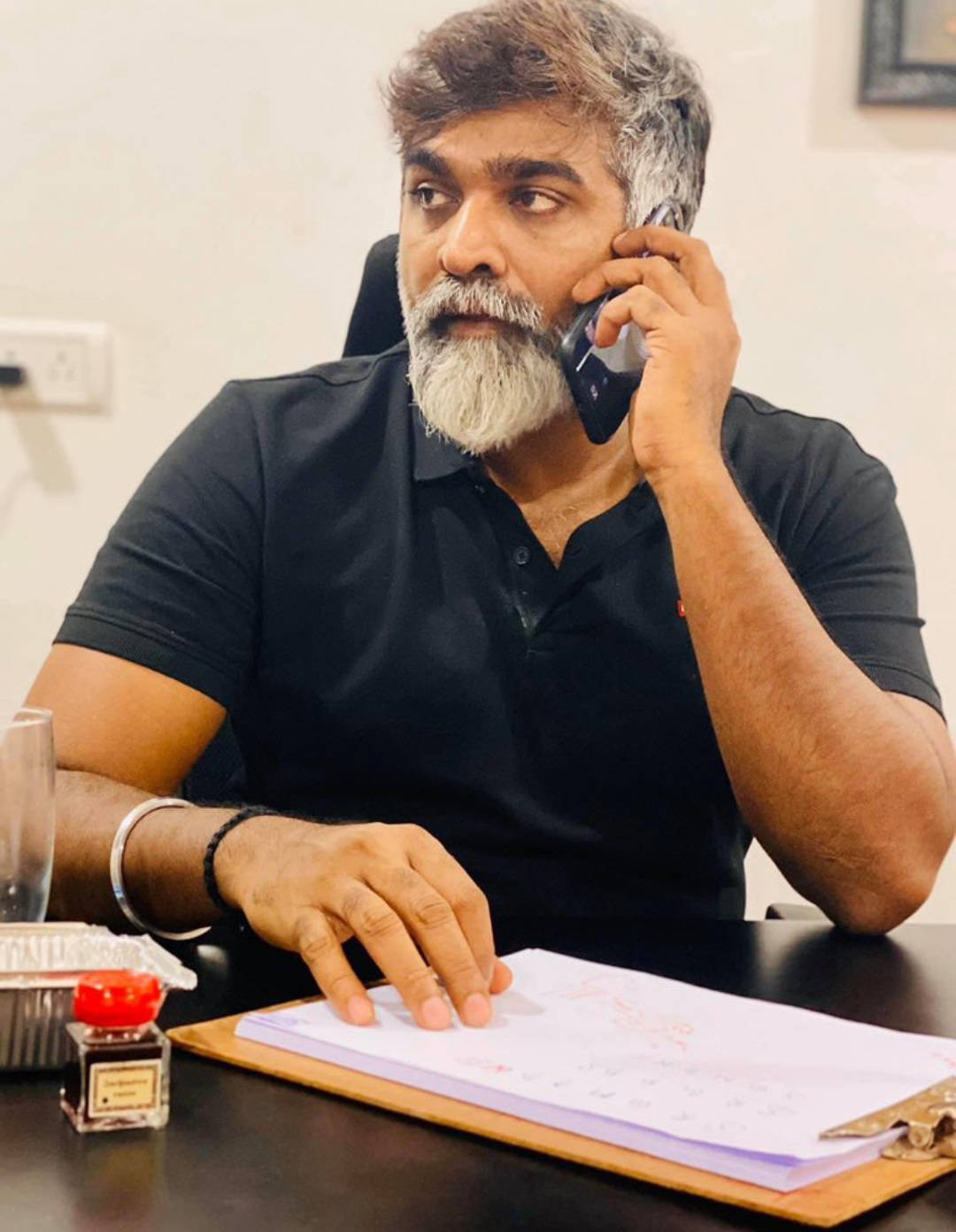 Vijay Sethupathi In A Phone Call Hd