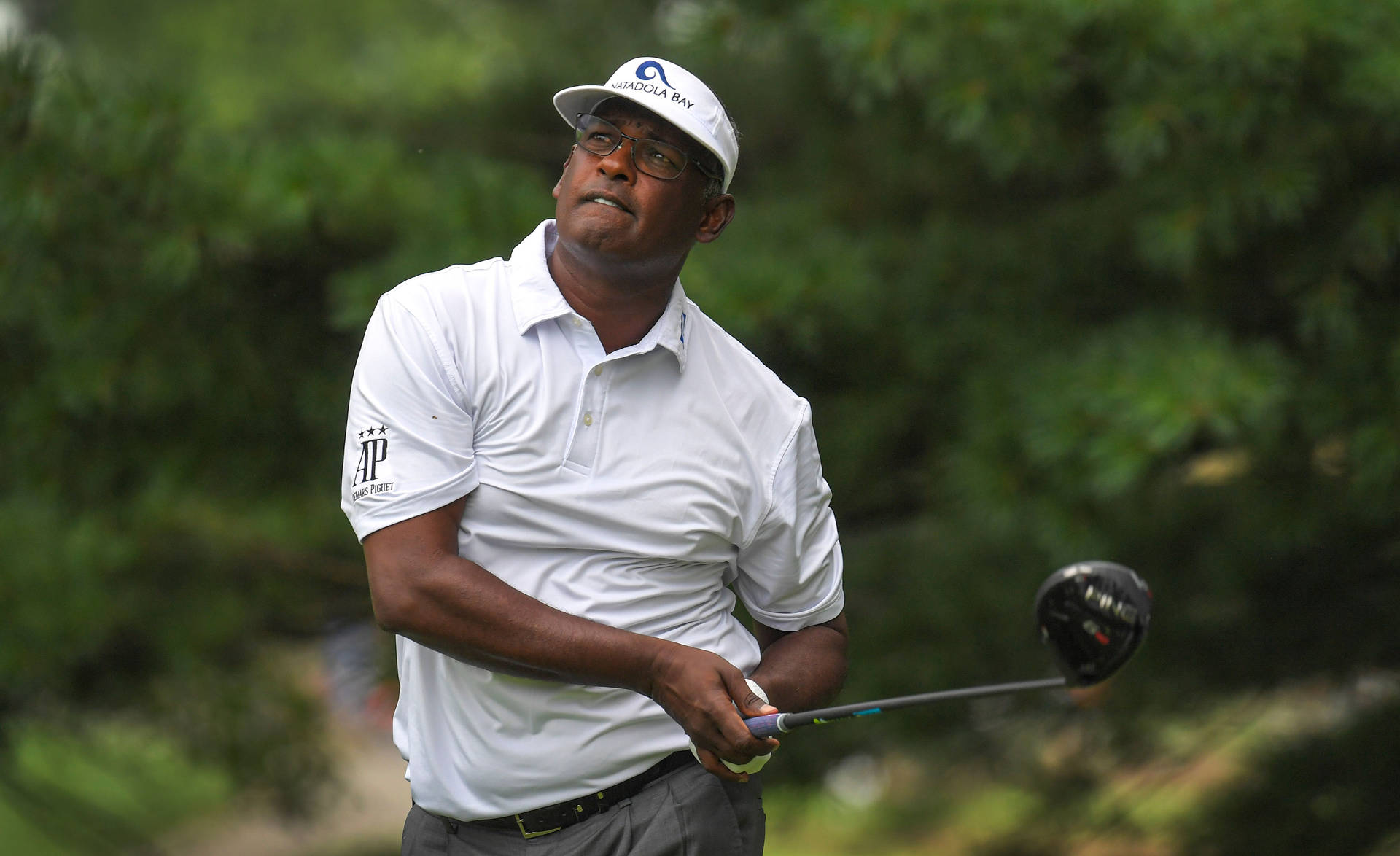 Vijay Singh Eyeing Ball Background