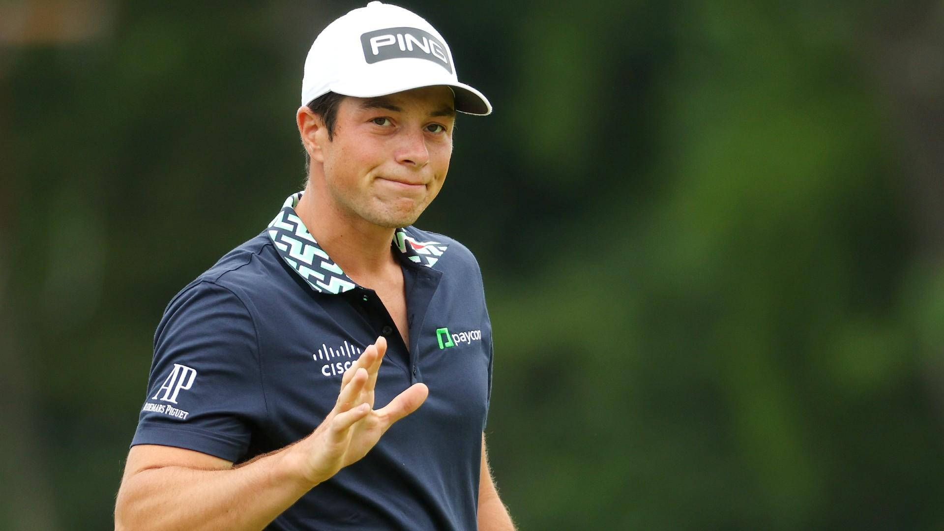 Viktor Hovland Waving For Fans Background