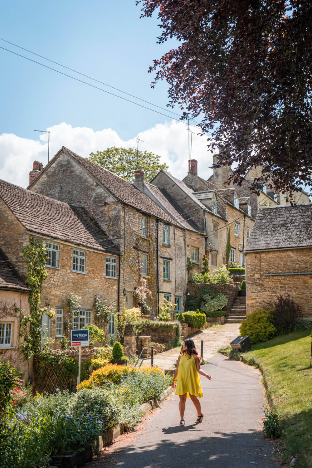 Village In Costwold, Uk Background