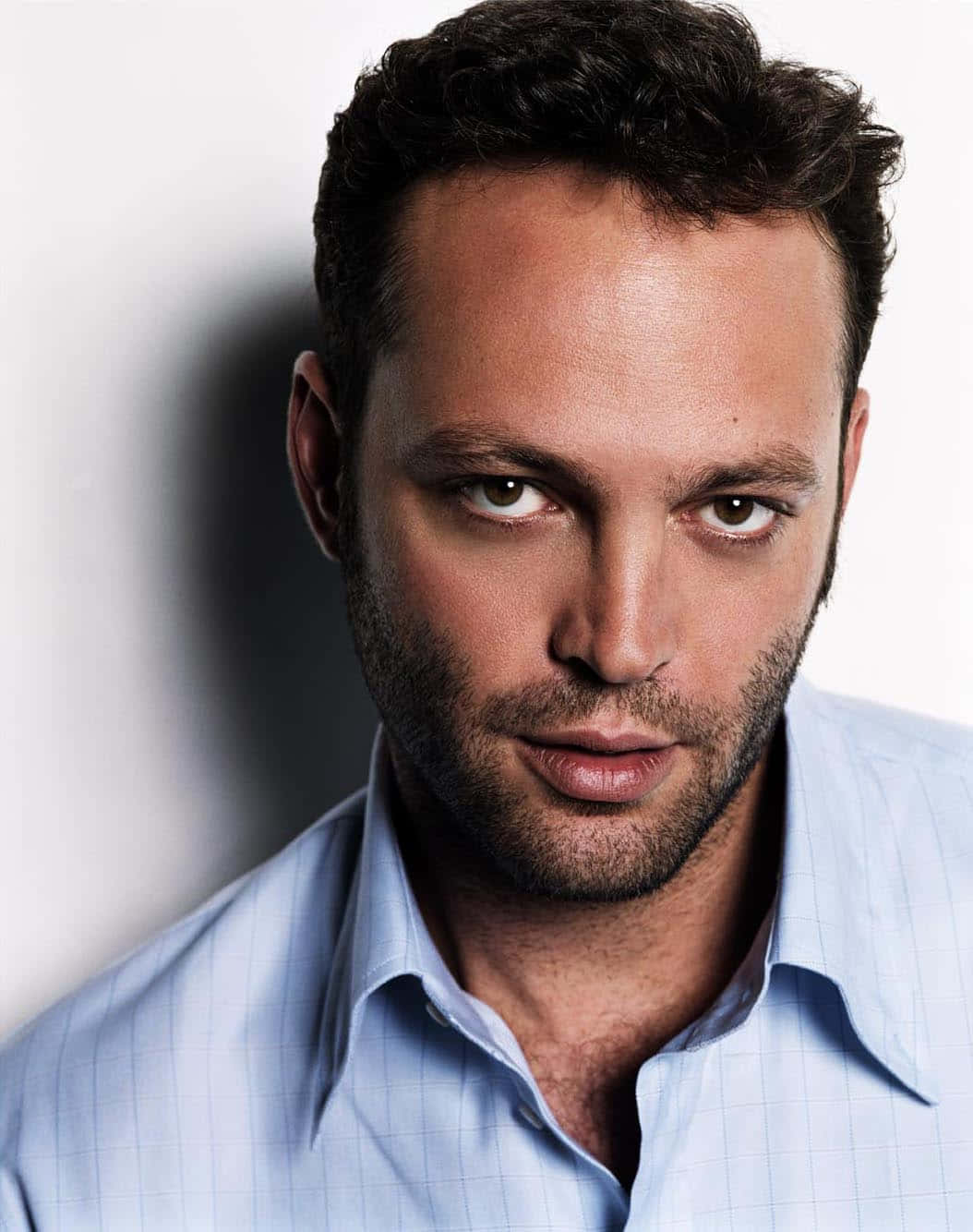 Vince Vaughn Posing For A Portrait Background