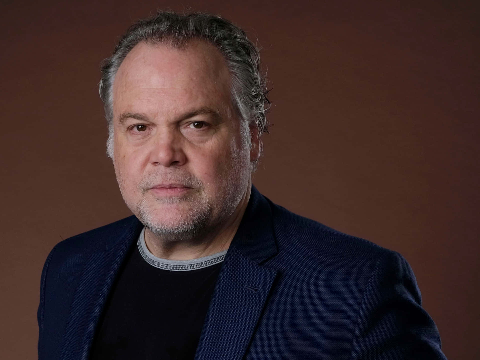 Vincent D'onofrio Strikes An Intense Pose In A Dark Suit Background