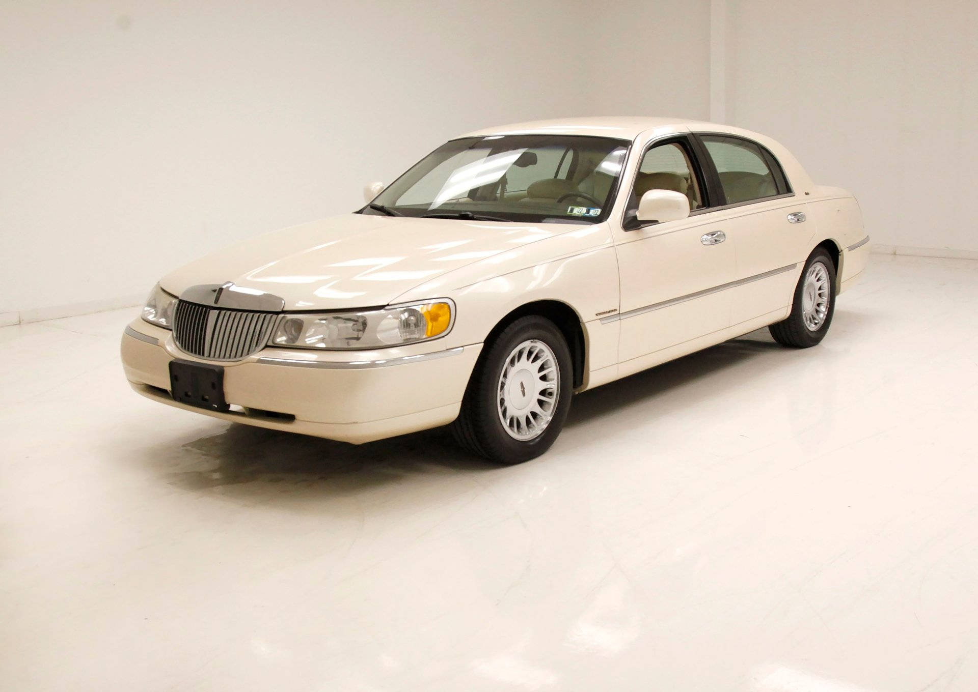 Vintage 2002 Lincoln Car Photography Background