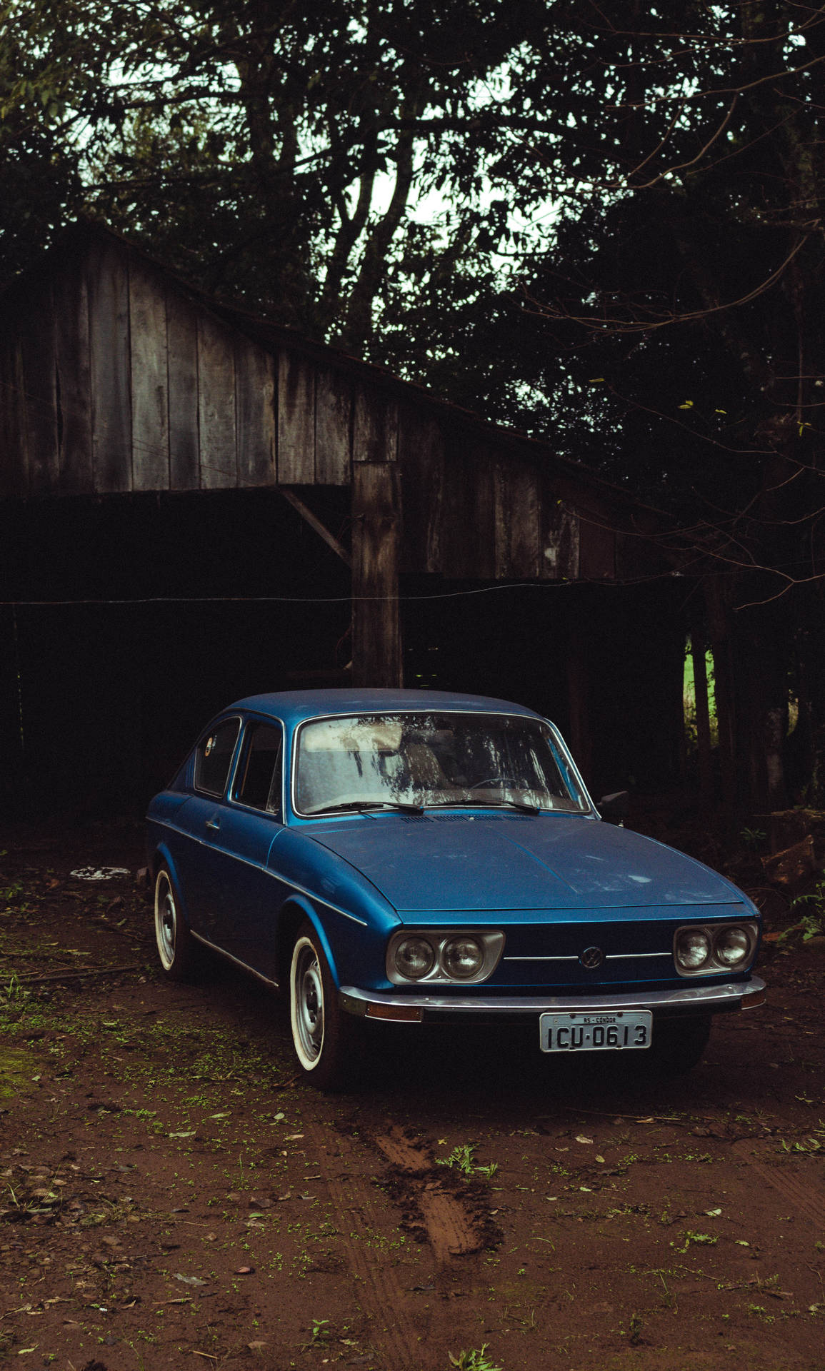 Vintage 90's Blue Car Aesthetic Background