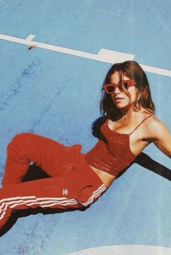 Vintage 90's Red Girl Aesthetic Background