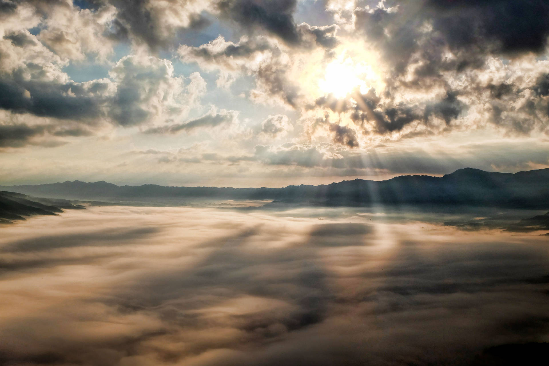 Vintage Aesthetic Clouds Sun Rays Background