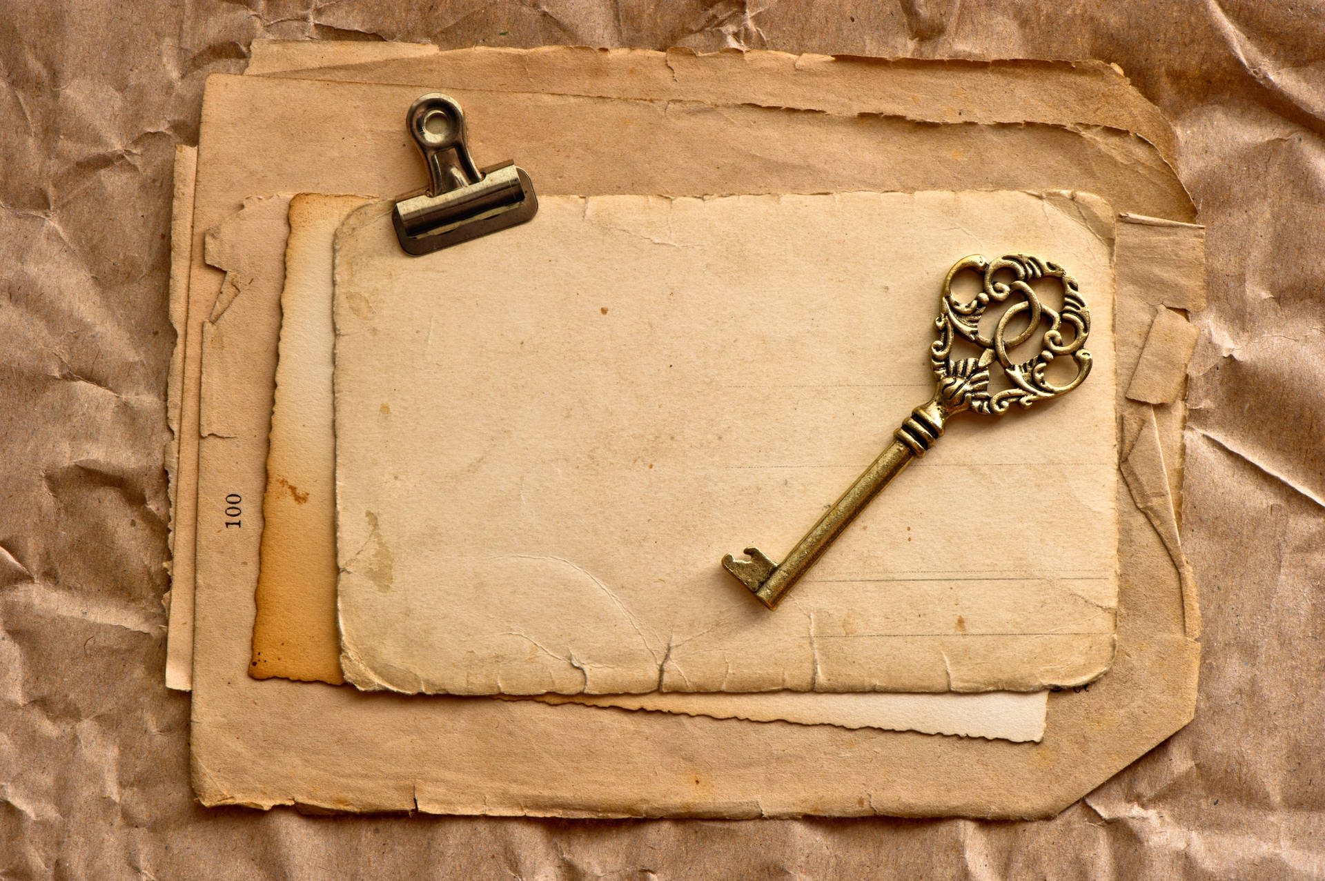 Vintage Aesthetic Key And Papers Background