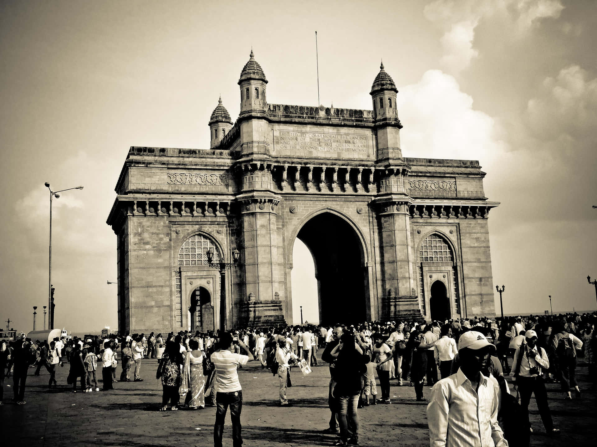Vintage Aesthetic Of Gateway To India Background