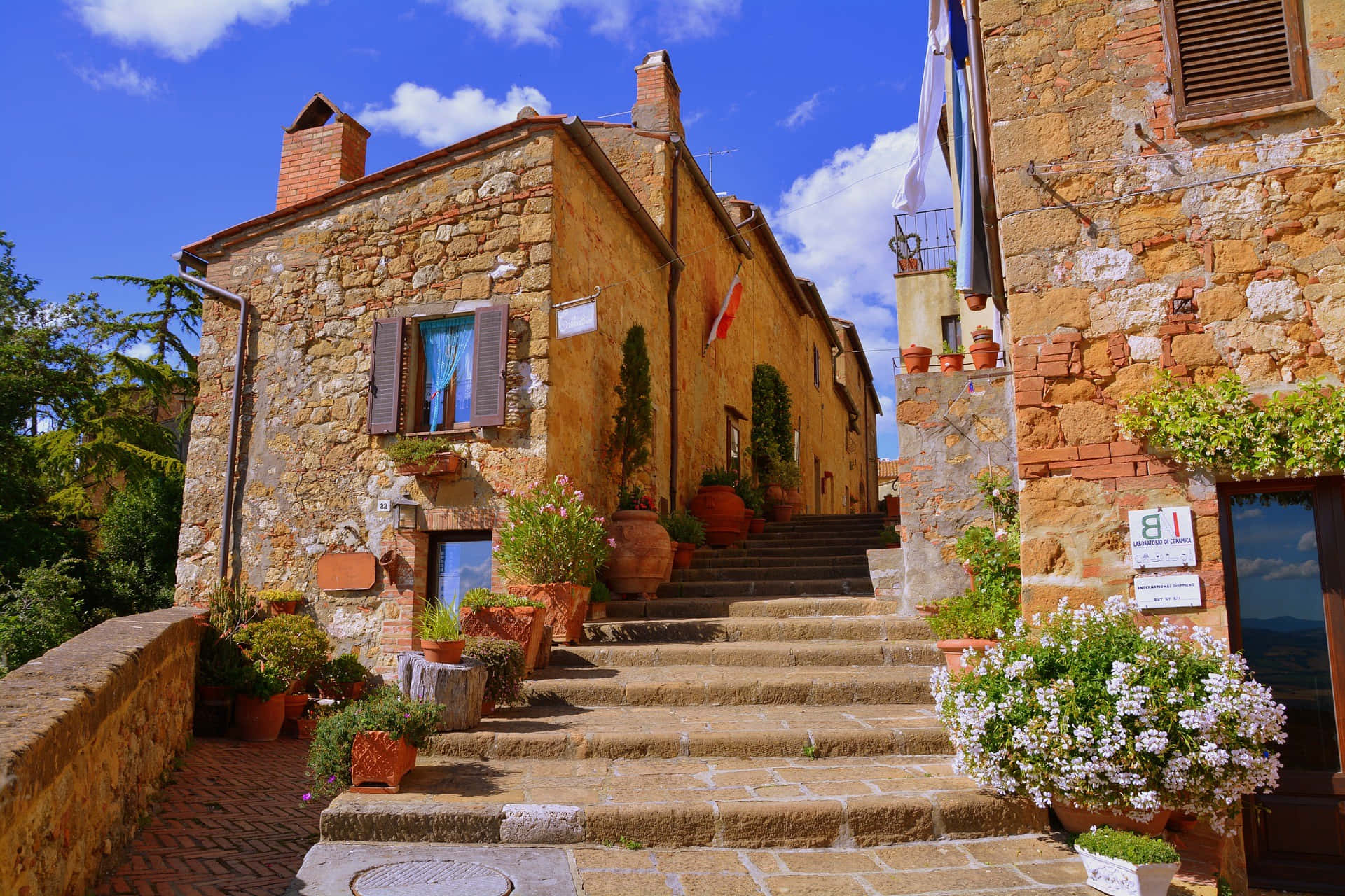 Vintage And Rustic Staircase Houses Pienza Background