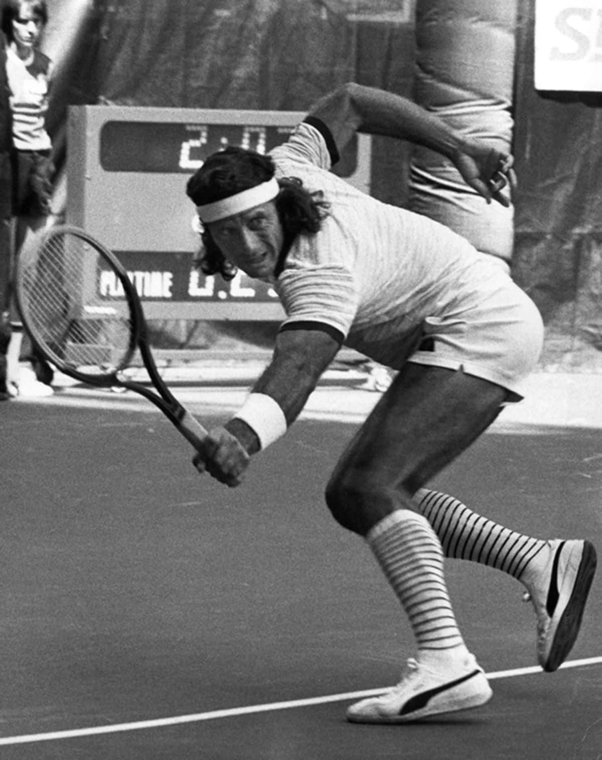 Vintage Argentine Tennis Player Guillermo Vilas Background