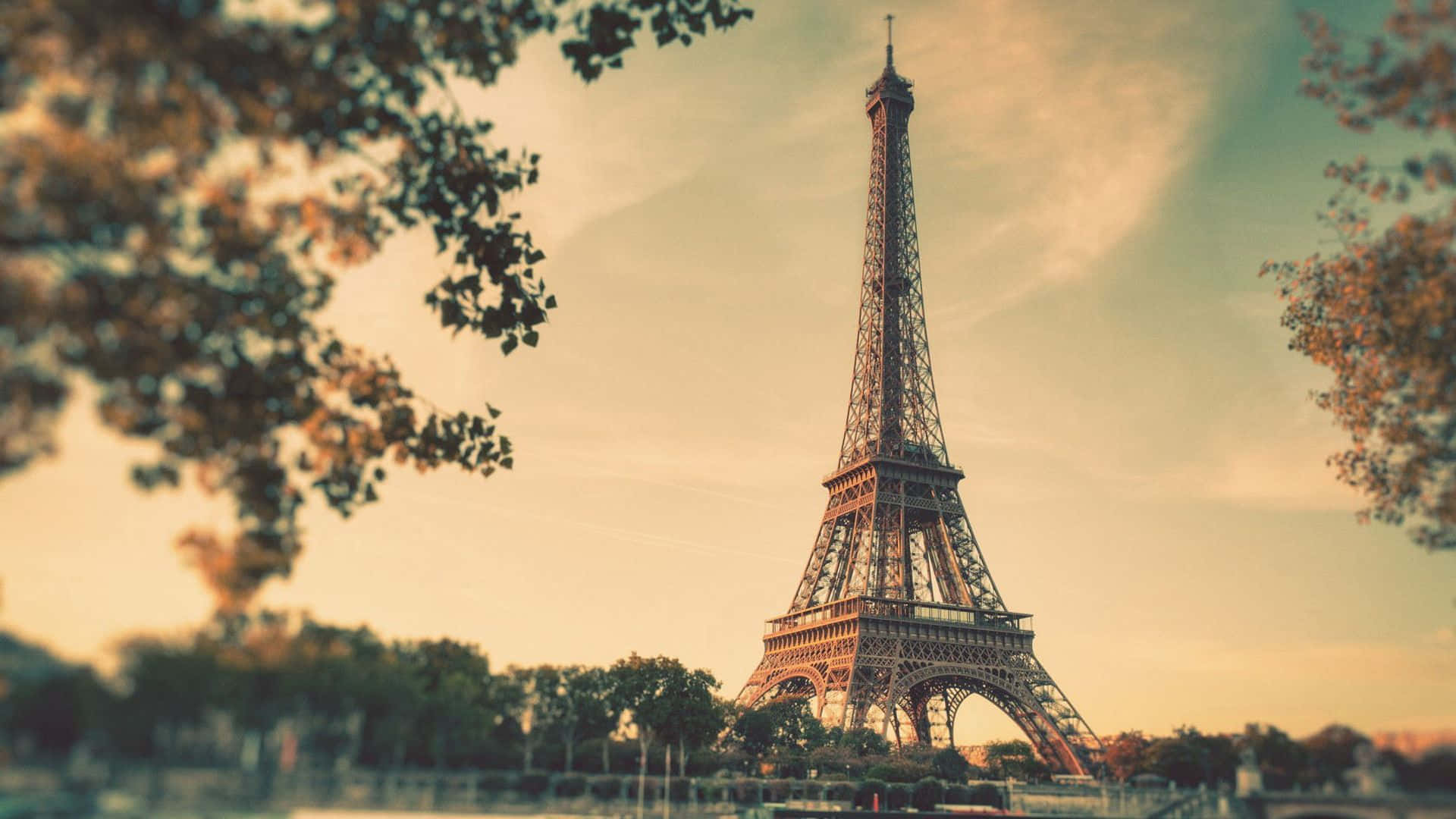 Vintage Desktop Eiffel Tower Background