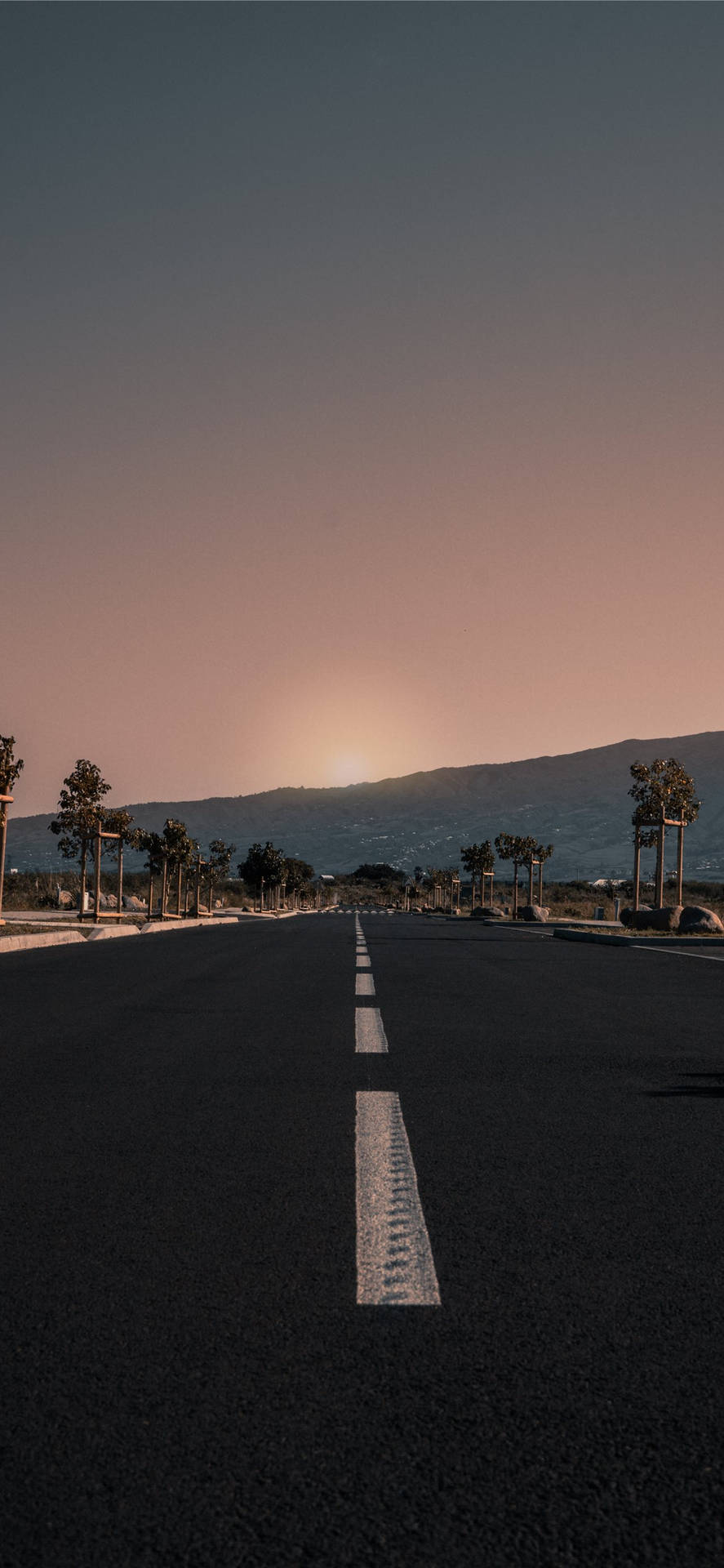 Vintage Iphone Wallpaper - Picturesque Long Road And Mountain Background