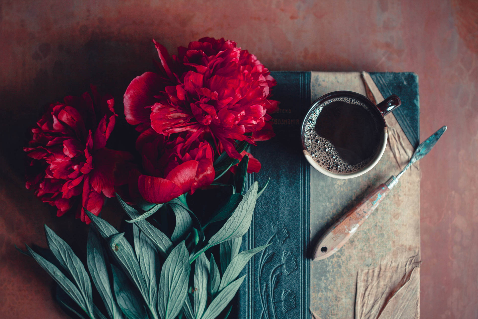 Vintage Minimalist Red Roses Background