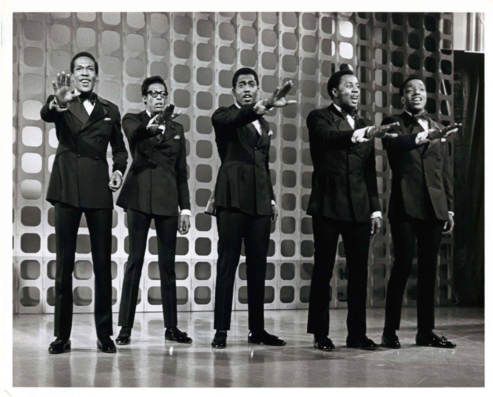 Vintage Motown Group Performance