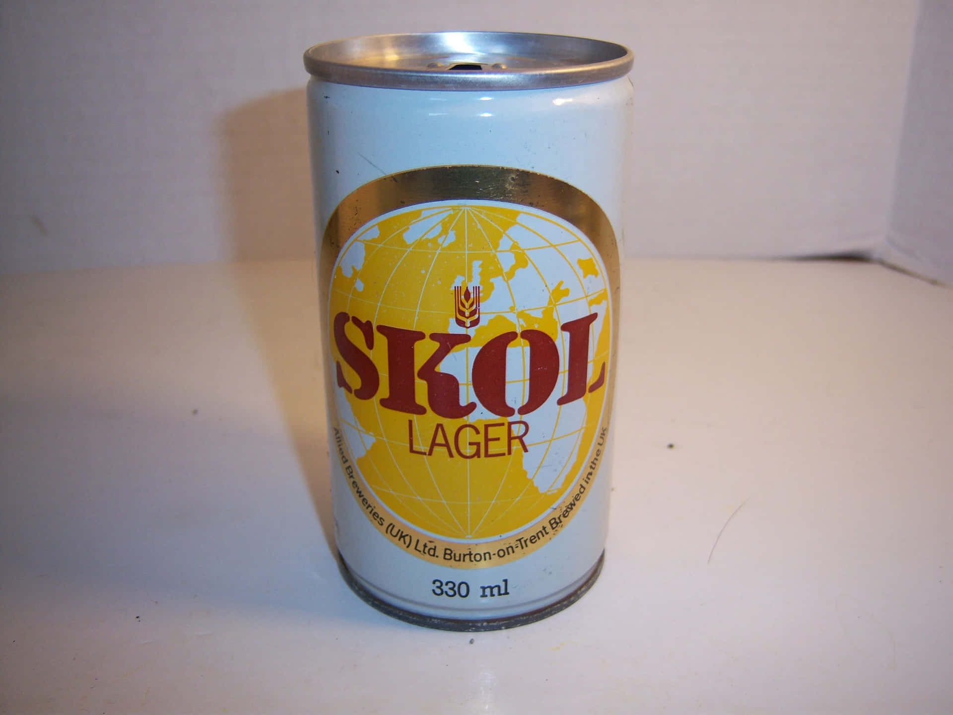 Vintage Skol Lager Beer Can330ml Background