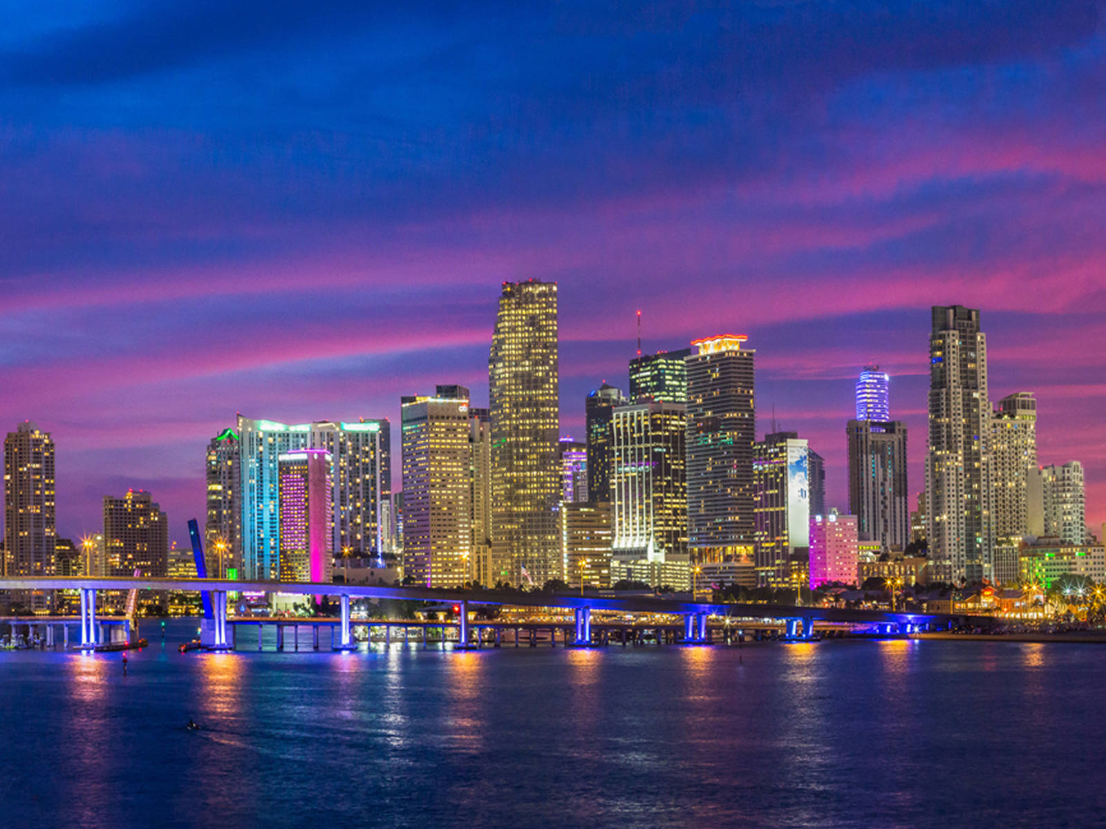 Violet Skies In Miami City Background