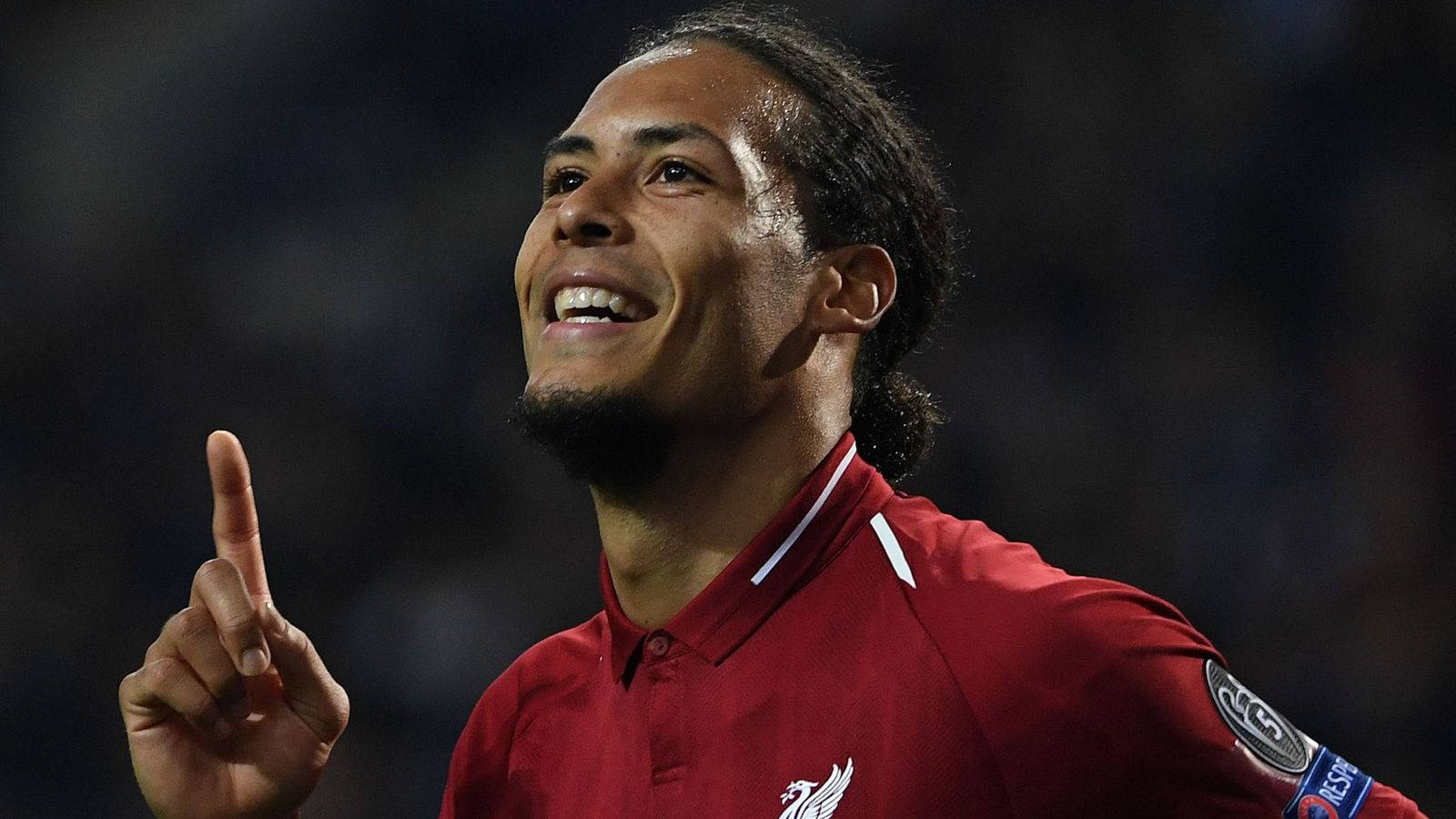 Virgil Van Dijk Smiling And Pointing Background