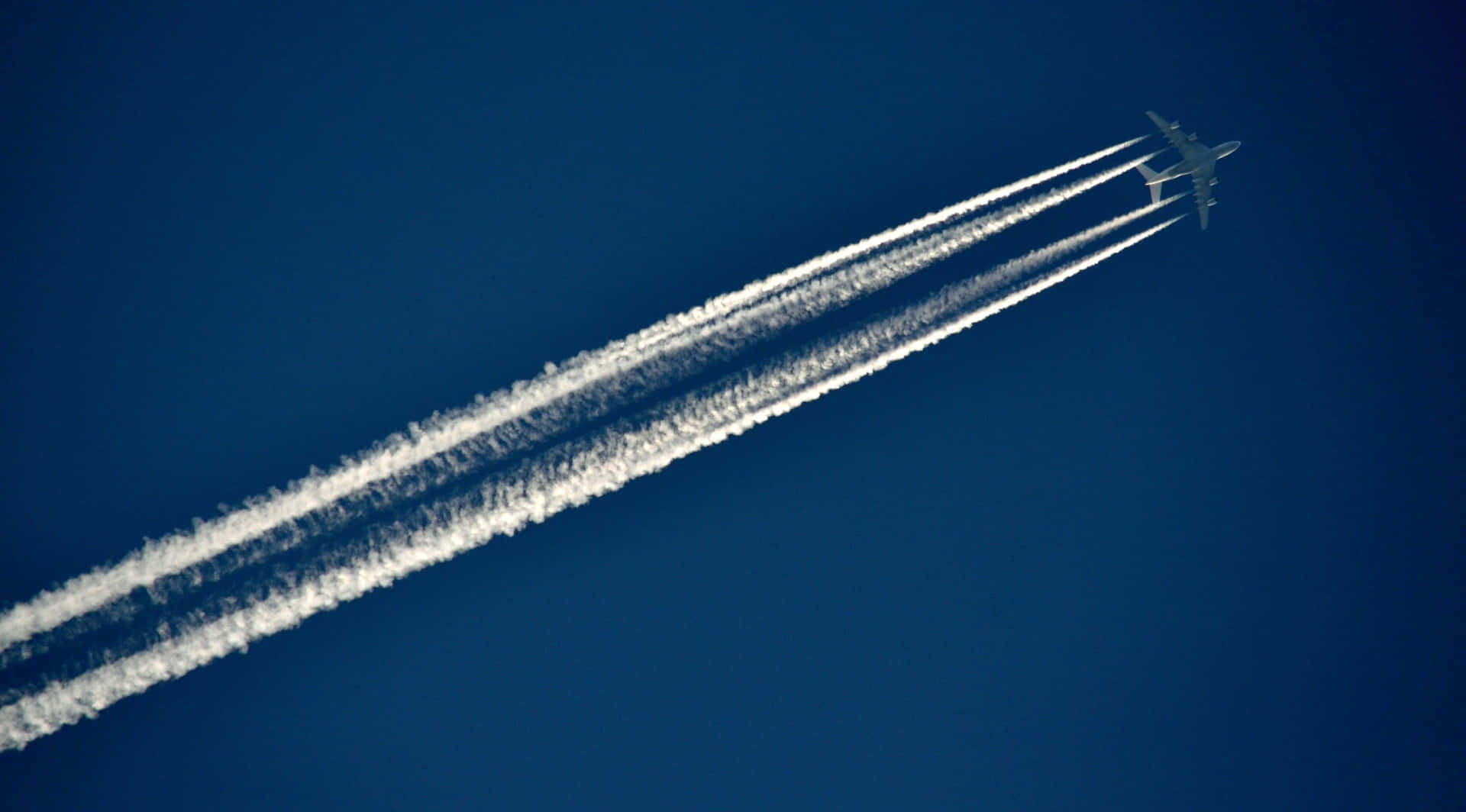 Virtual Flight: Experience 4k Planes Background