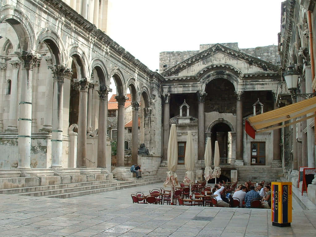 Visitors Enjoying A Leisurely Afternoon In Diocletian's Palace Background
