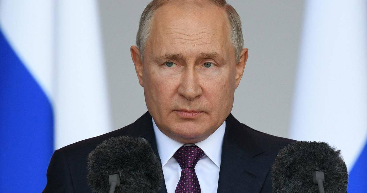 Vladimir Putin Looking Serious On Podium Background