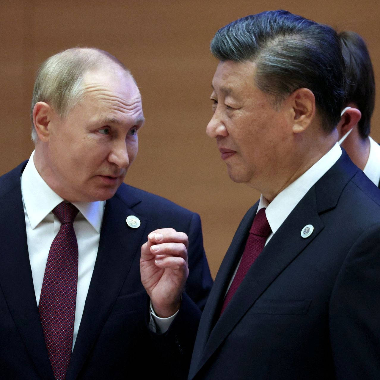 Vladimir Putin Talking To Xi Jinping Background