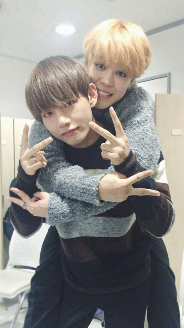 Vmin Sharing A Piggyback Moment Background