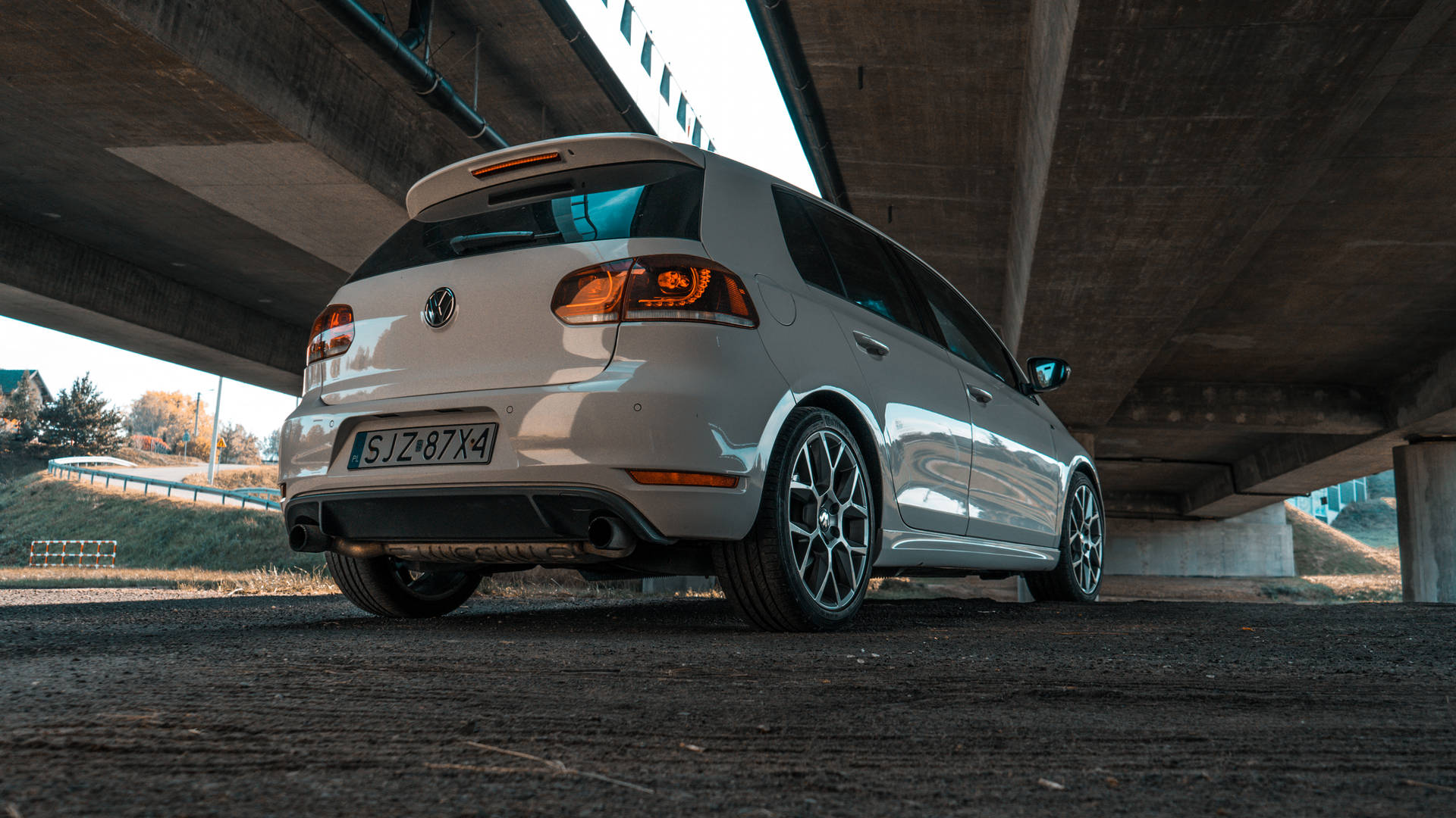 Volkswagen Golf Gti Mk6 Under Highway Background