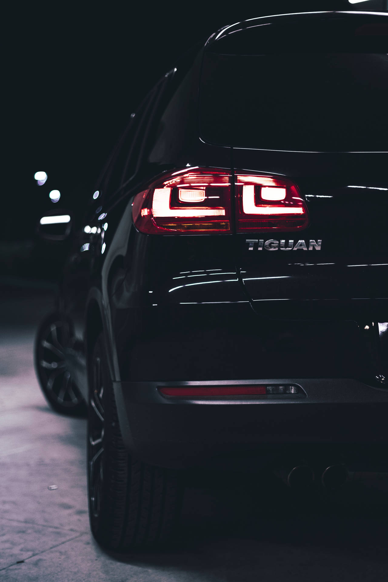 Volkswagen Tiguan, Volkswagen, Car, Black, Rear View, Lights, Backlight Background