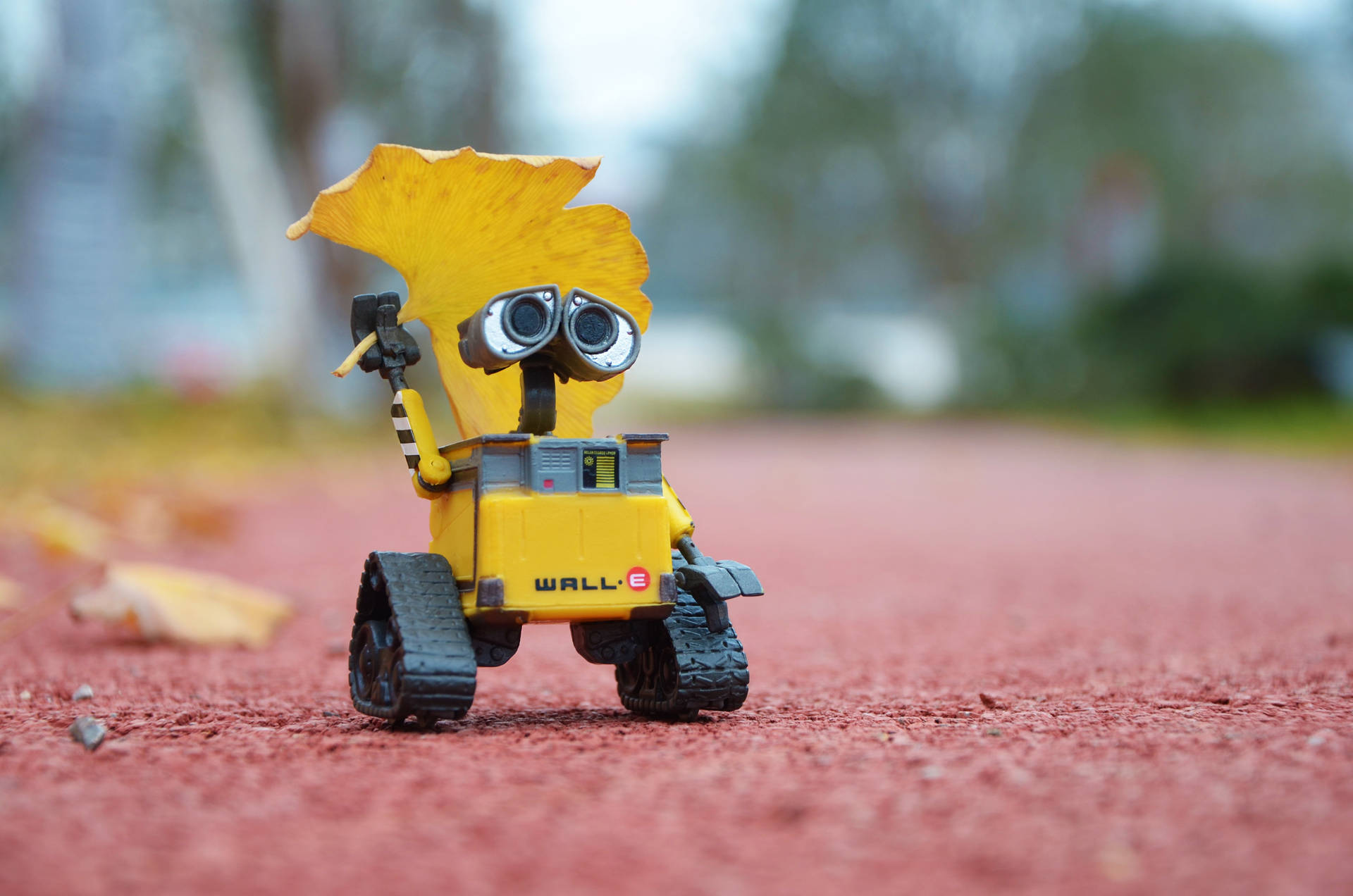 Wall E With Yellow Leaf Background