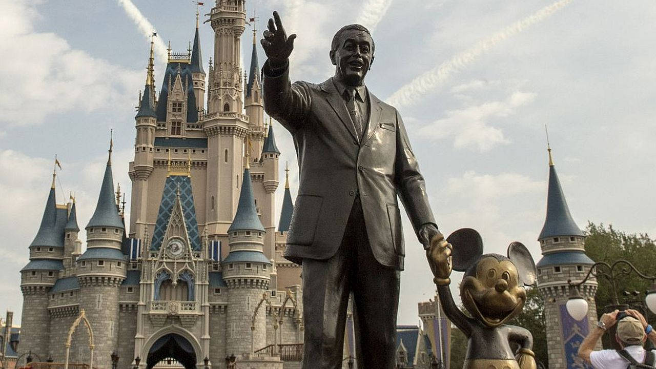 Walt Disney And Mickey Disneyworld Statue Background