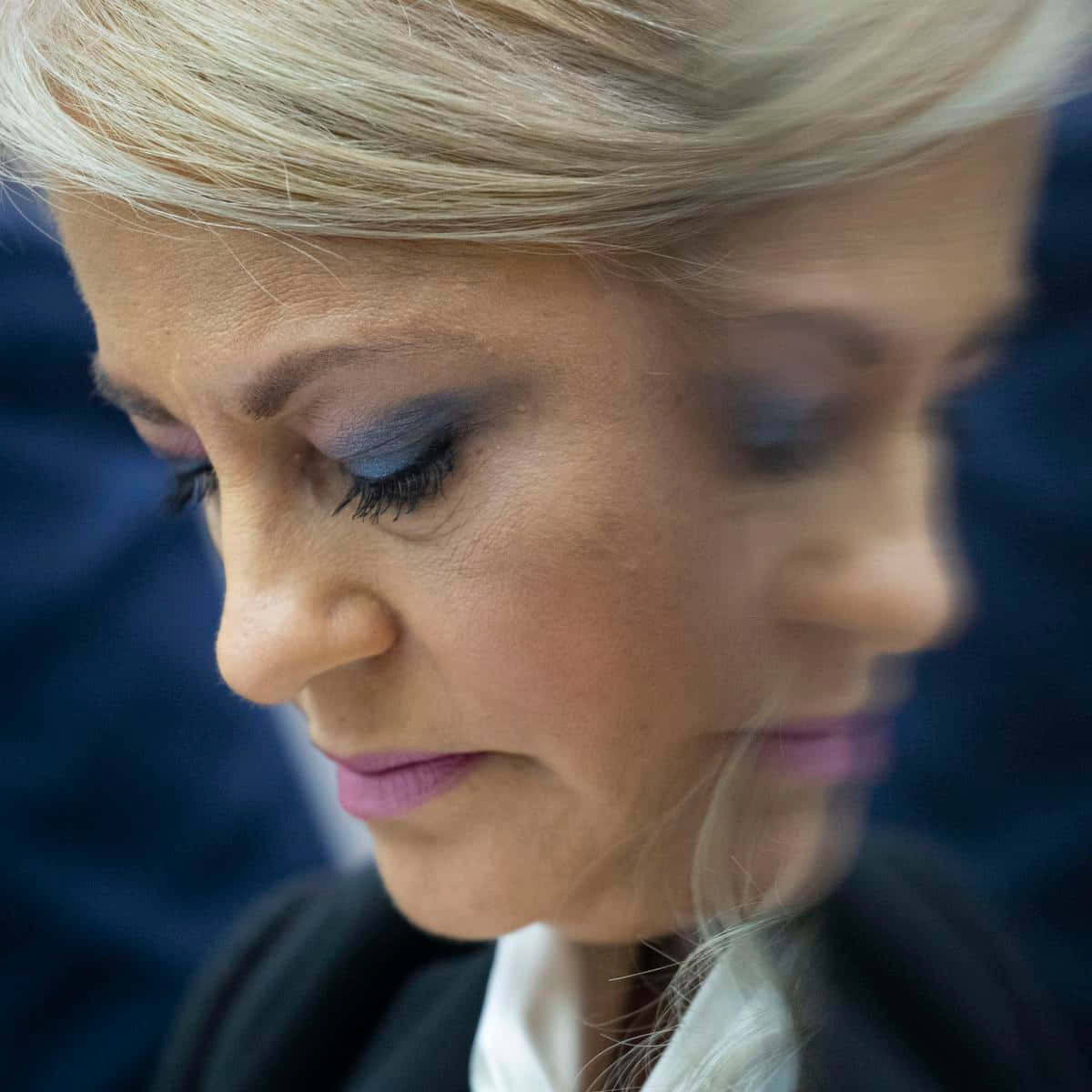 Wanda Vázquez Garced Mirrored Background