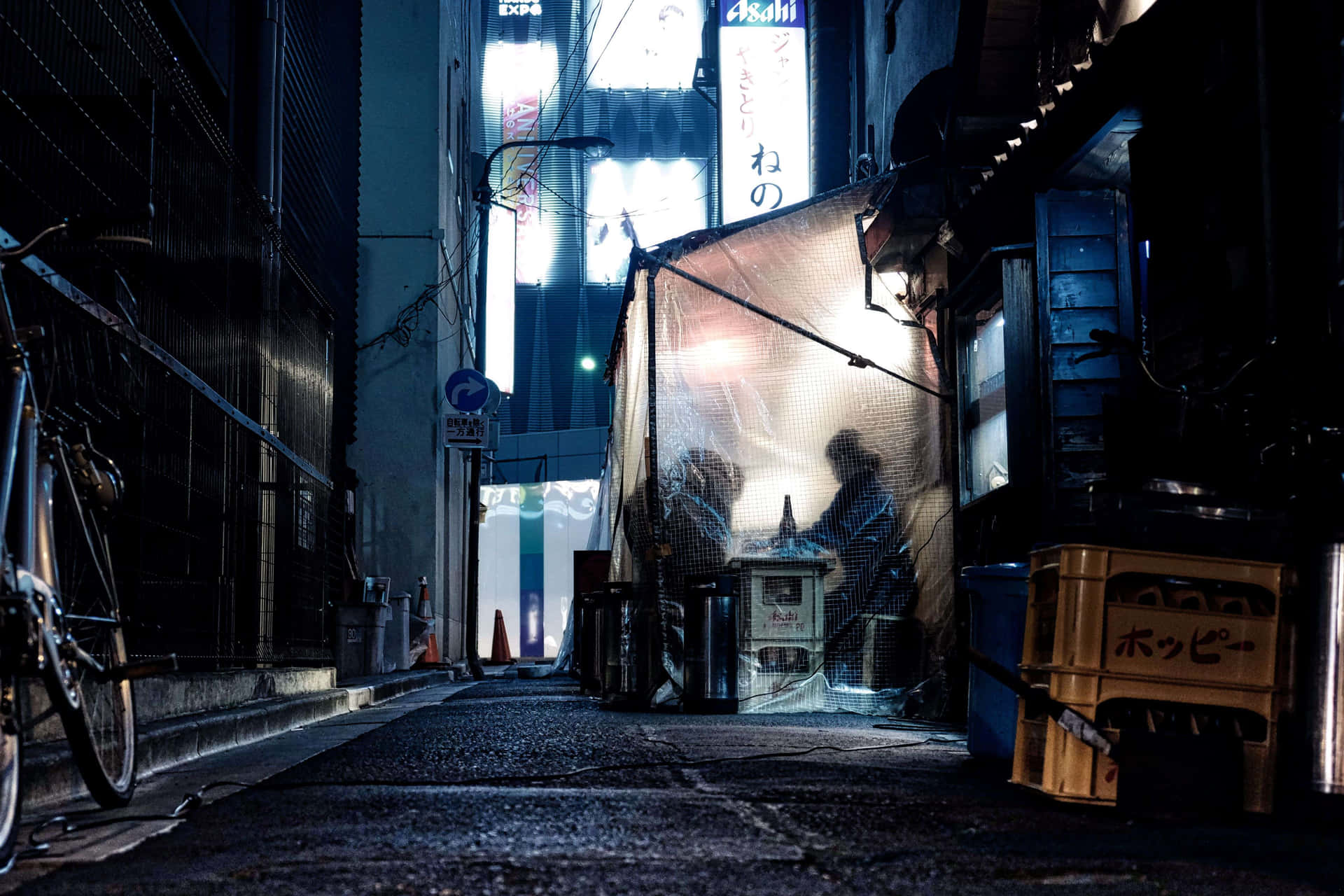 Wander Through A Narrow Alleyway Background