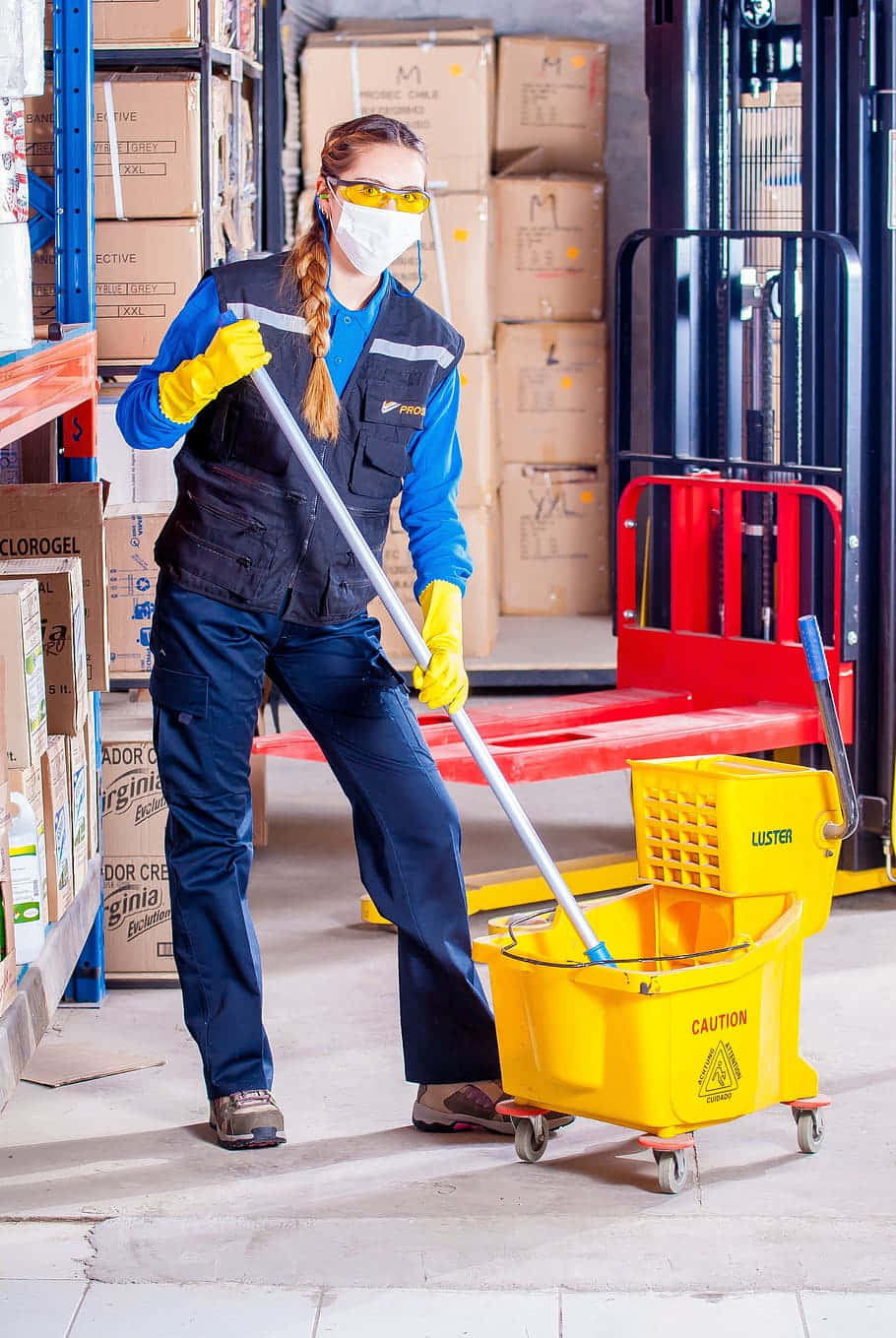 Warehouse Cleaning Professionalin Action