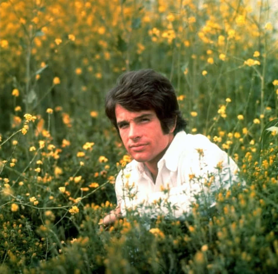 Warren Beatty In A Classic Hollywood Moment Background