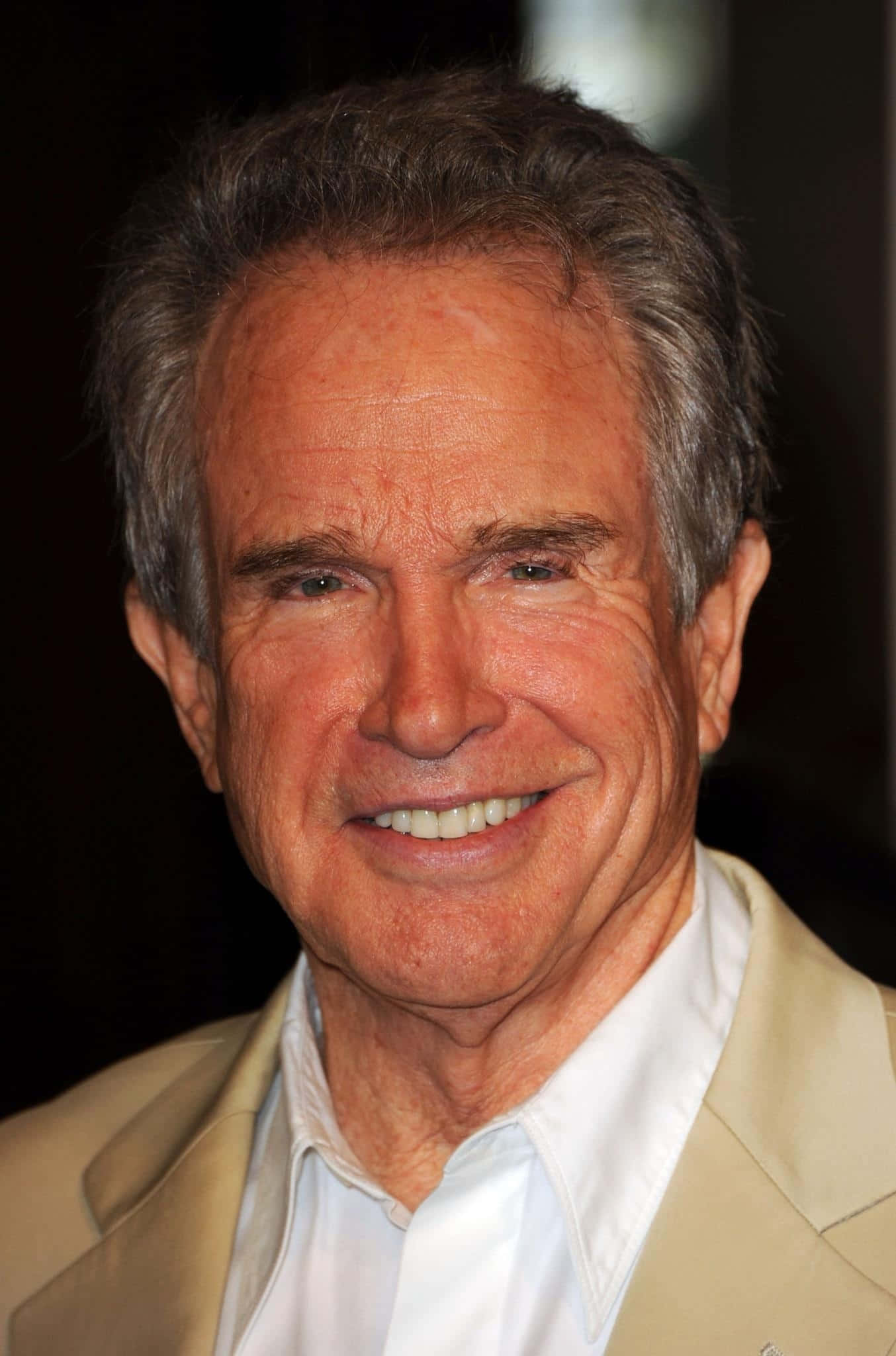 Warren Beatty In A Classic Hollywood Setting Background