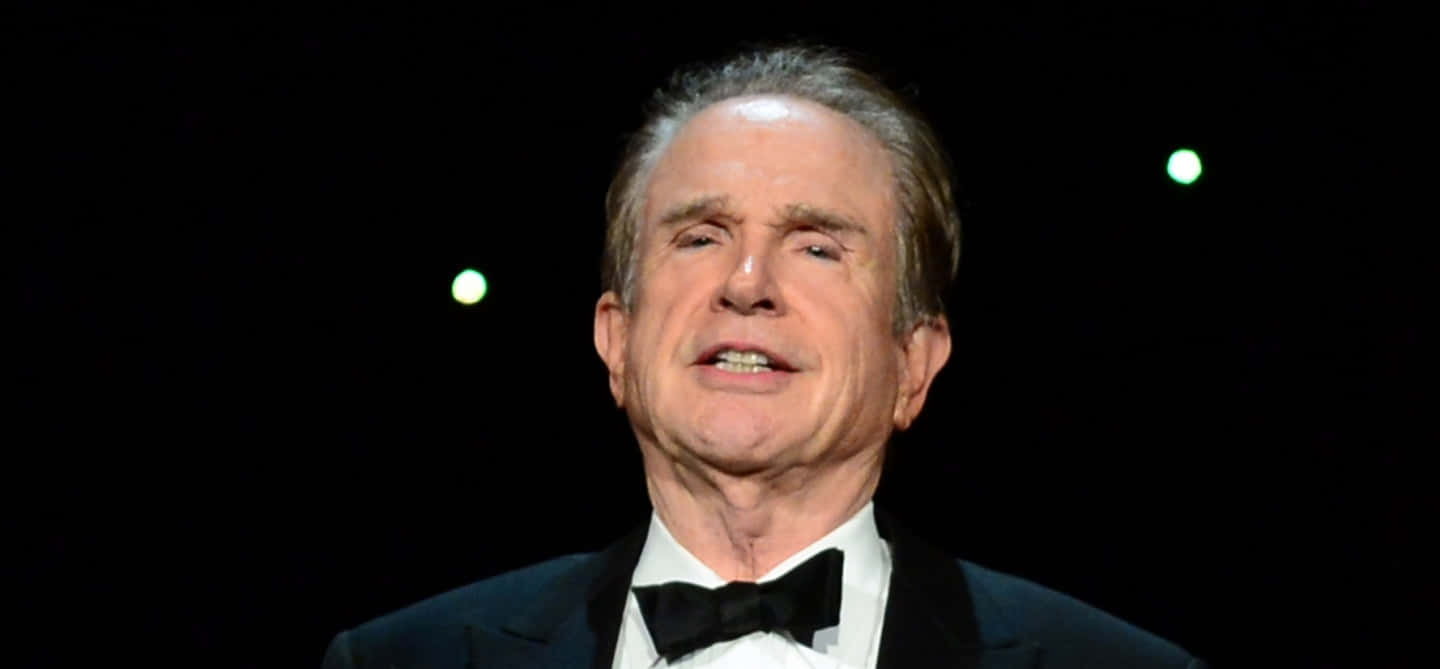 Warren Beatty In A Classic Pose Background