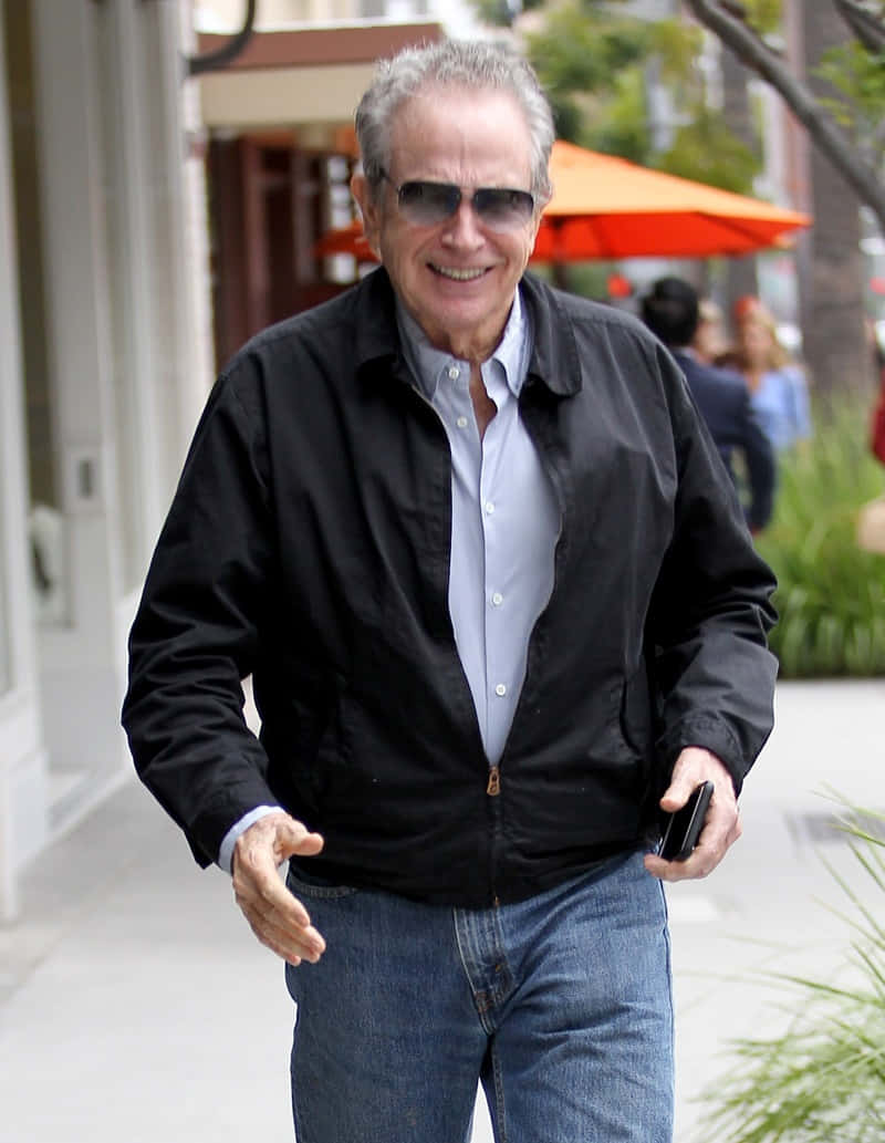 Warren Beatty Smiling In A Classic Pose Background