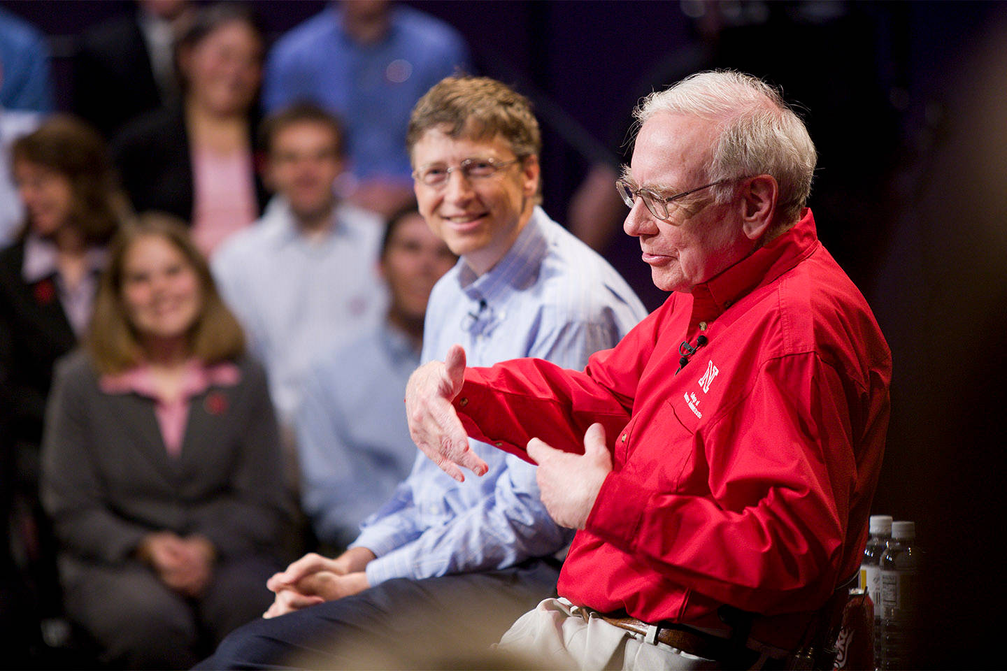 Warren Buffett Delivering An Insightful Speech On Investment Background