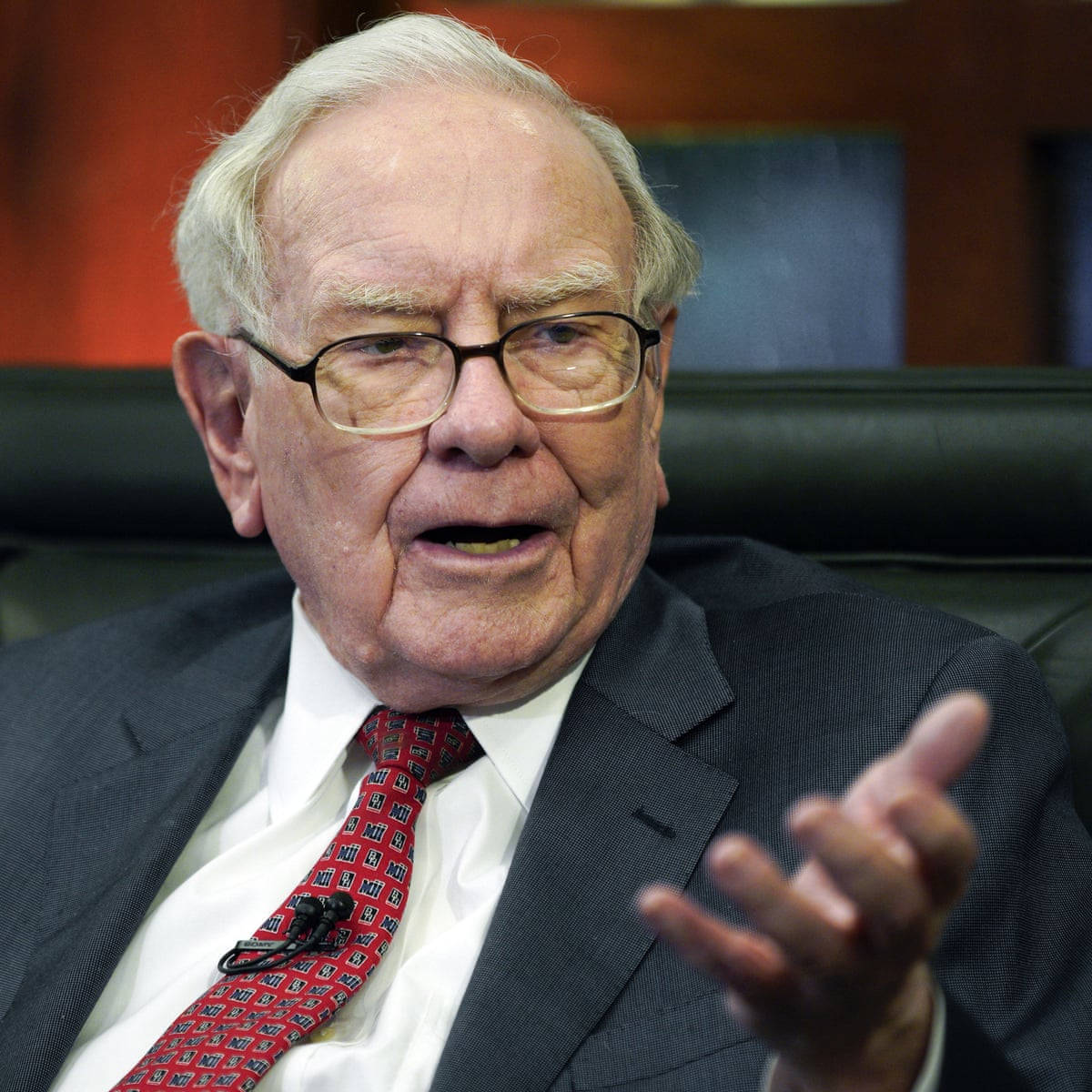 Warren Buffett Explaining Candid Photography Background