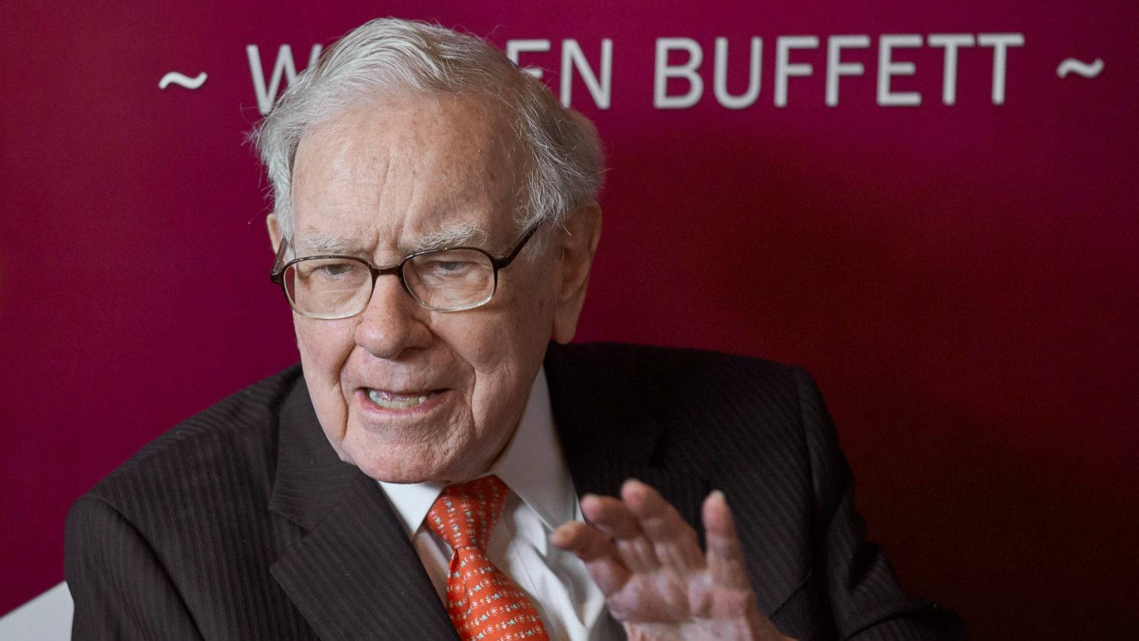 Warren Buffett - The Billionaire Ceo In Action Background