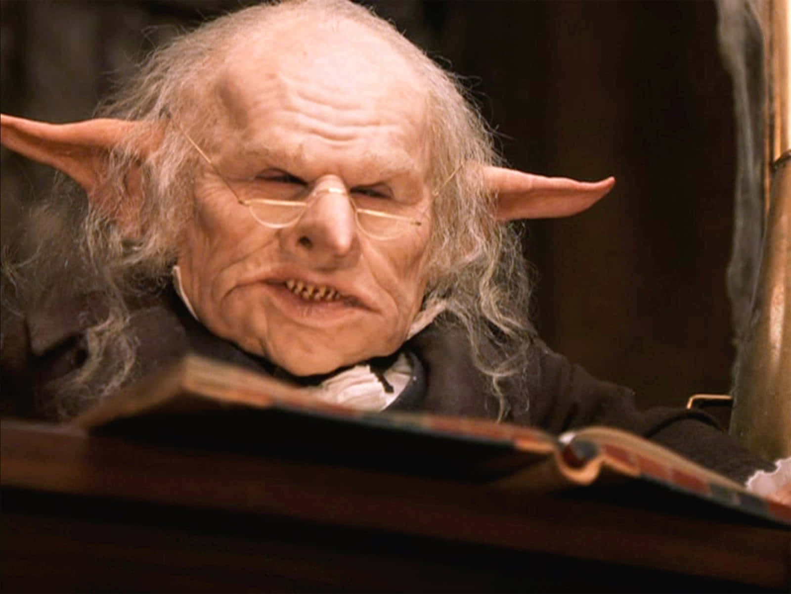 Warwick Davis At A Movie Event Background