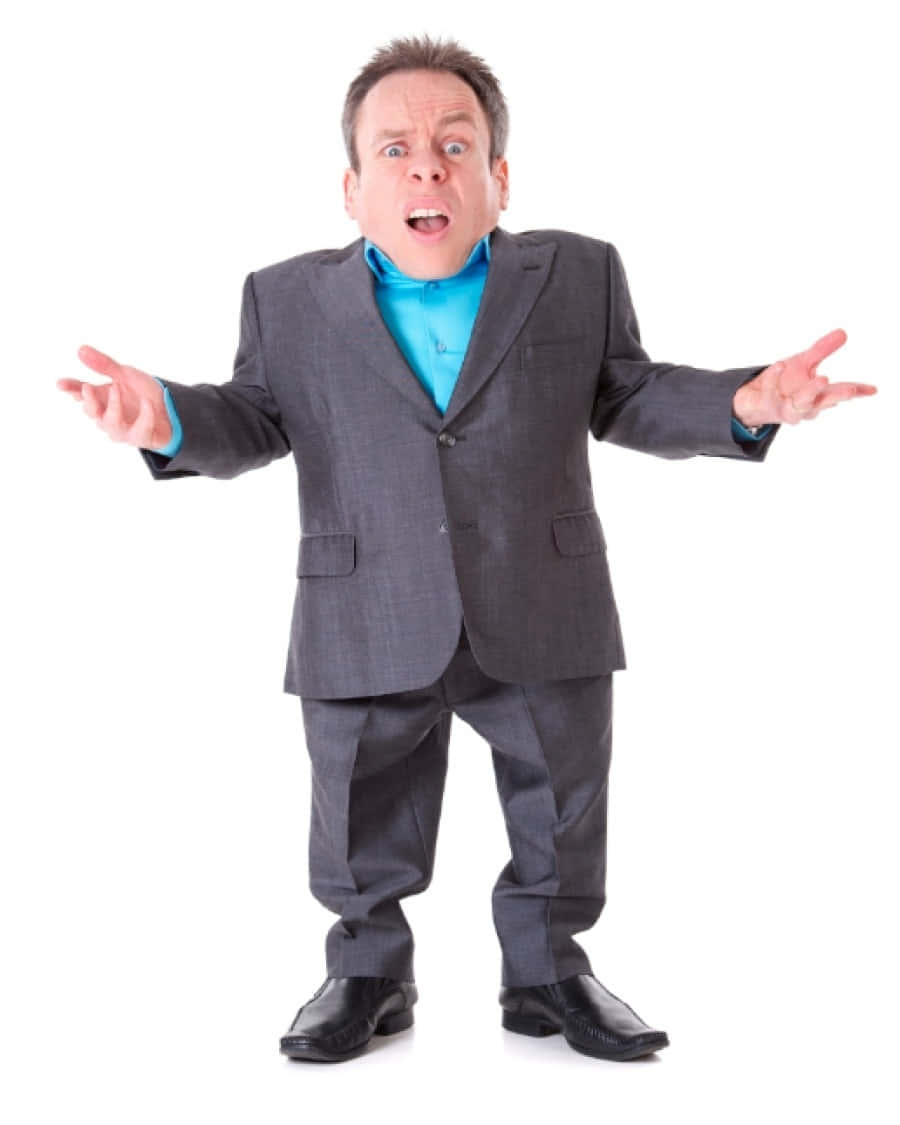 Warwick Davis Posing At A Red-carpet Event Background